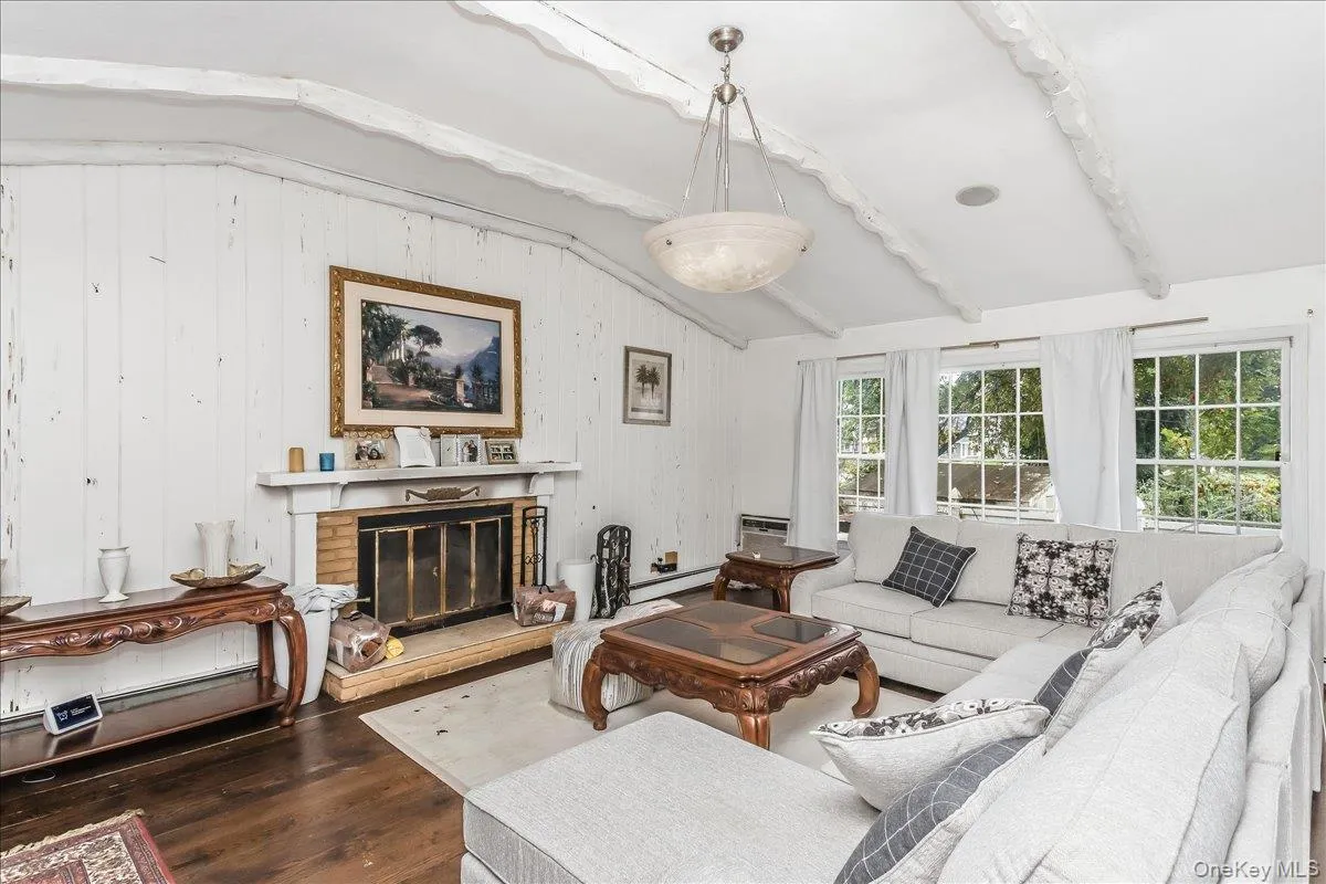 1 Greentree Circle, North Hempstead, NY, 4 Bedrooms Bedrooms, 10 Rooms Rooms,3 BathroomsBathrooms,Residential,For Rent,Greentree,0,1048748 1 Greentree Circle, North Hempstead, NY, 4 Bedrooms Bedrooms, 10 Rooms Rooms,3 BathroomsBathrooms,Residential,For Rent,Greentree,0,1048748
