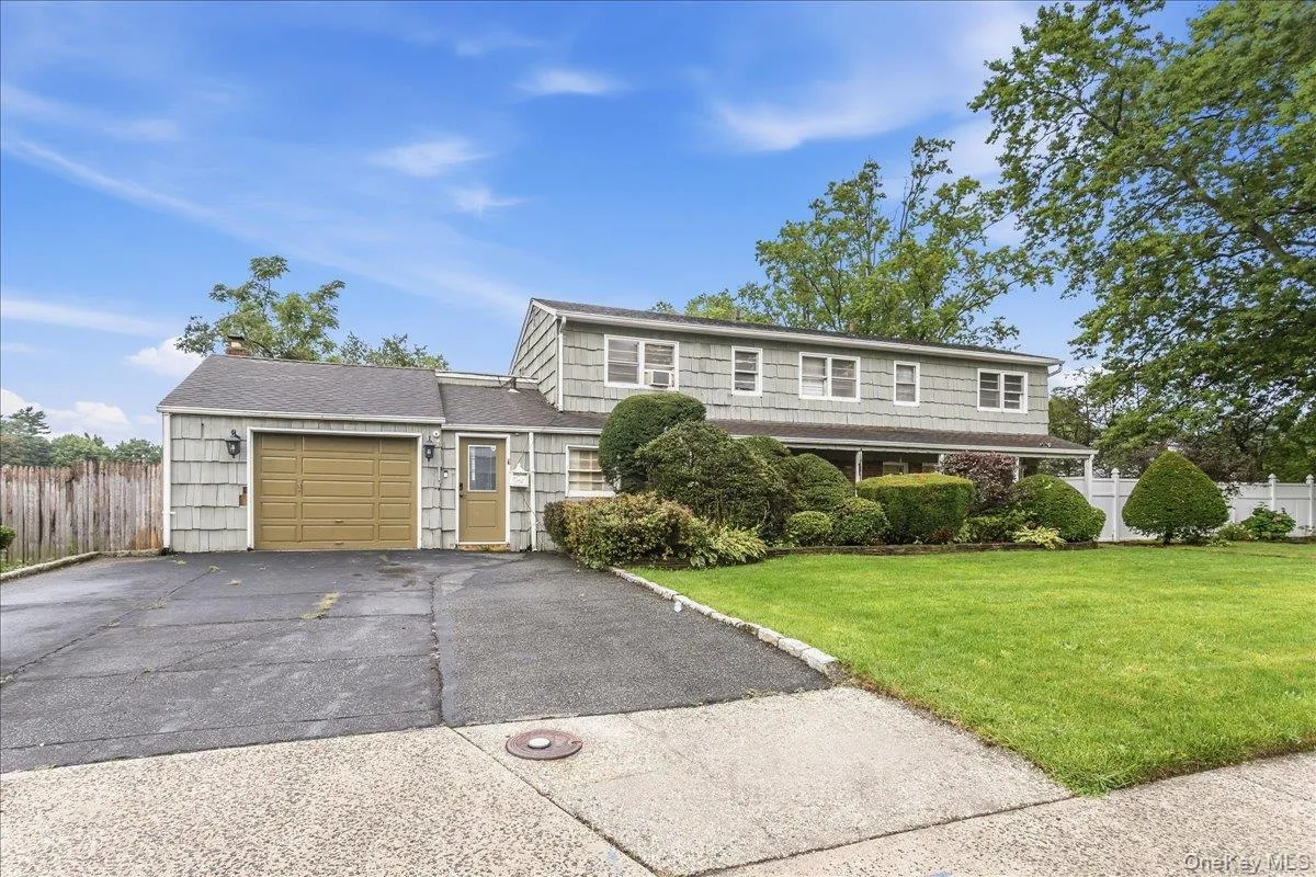 1 Greentree Circle, North Hempstead, NY, 4 Bedrooms Bedrooms, 10 Rooms Rooms,3 BathroomsBathrooms,Residential,For Rent,Greentree,0,1048748 1 Greentree Circle, North Hempstead, NY, 4 Bedrooms Bedrooms, 10 Rooms Rooms,3 BathroomsBathrooms,Residential,For Rent,Greentree,0,1048748