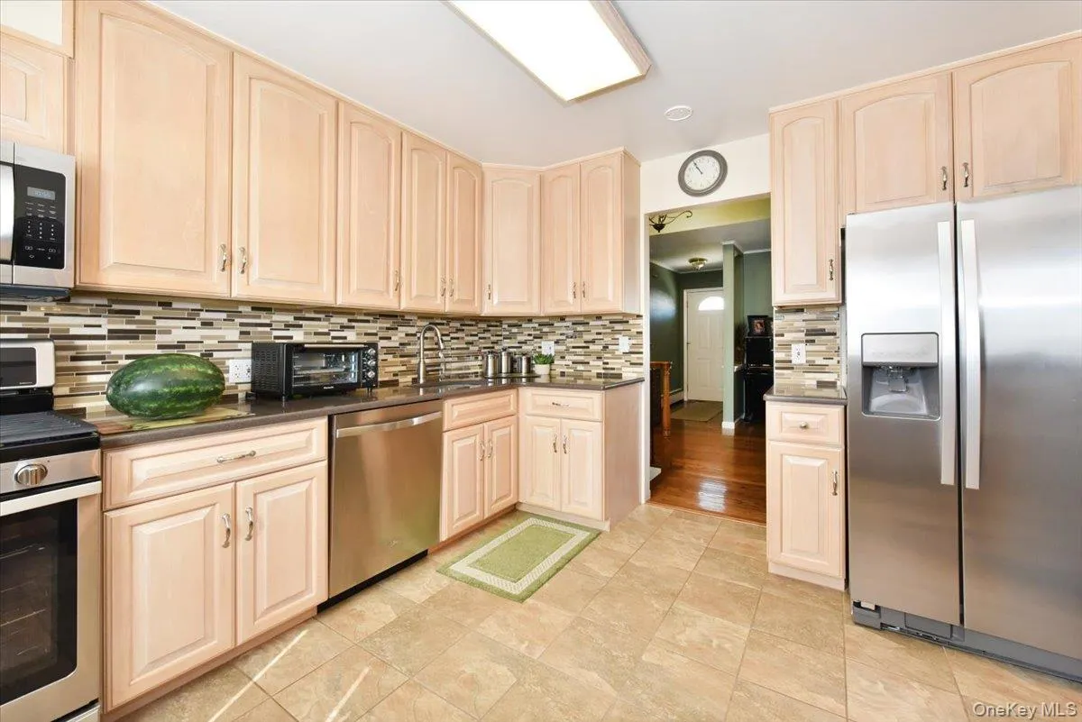 283 Gates Avenue, Babylon, NY, 3 Bedrooms Bedrooms, 7 Rooms Rooms,2 BathroomsBathrooms,Residential,For Rent,Gates,0,1048753 283 Gates Avenue, Babylon, NY, 3 Bedrooms Bedrooms, 7 Rooms Rooms,2 BathroomsBathrooms,Residential,For Rent,Gates,0,1048753