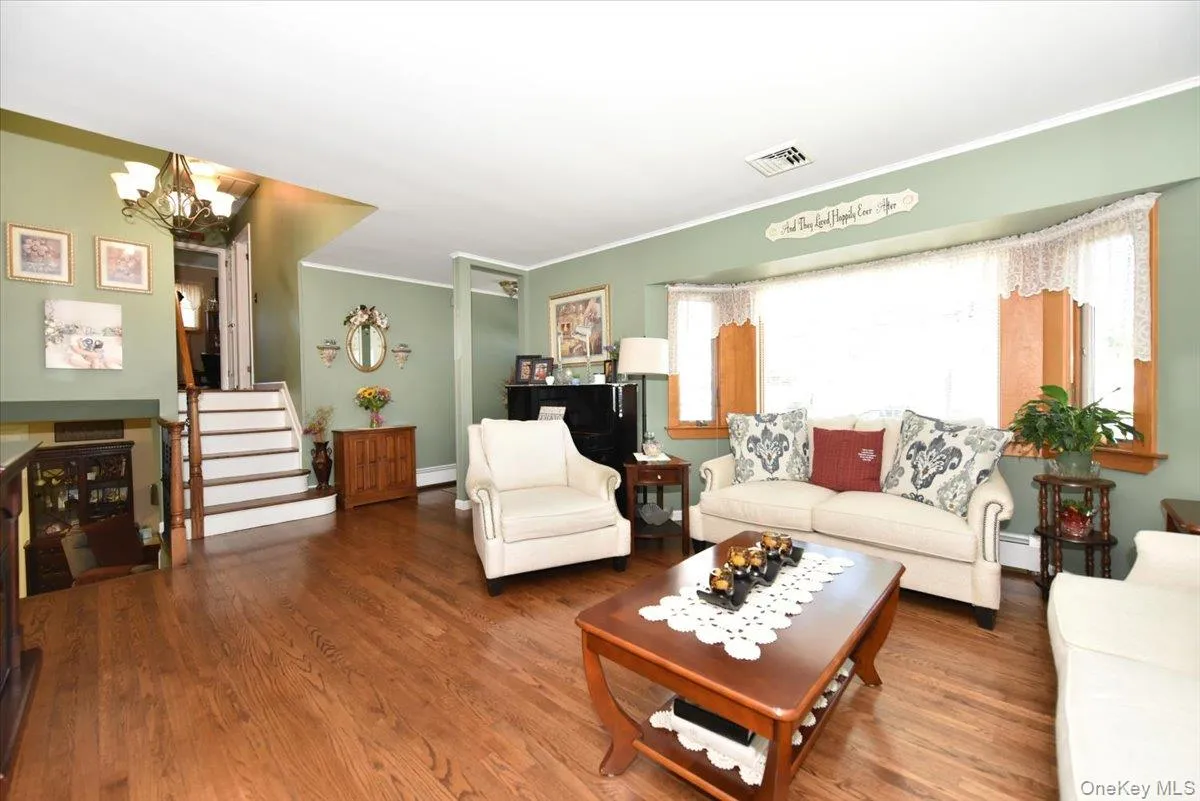 283 Gates Avenue, Babylon, NY, 3 Bedrooms Bedrooms, 7 Rooms Rooms,2 BathroomsBathrooms,Residential,For Rent,Gates,0,1048753 283 Gates Avenue, Babylon, NY, 3 Bedrooms Bedrooms, 7 Rooms Rooms,2 BathroomsBathrooms,Residential,For Rent,Gates,0,1048753