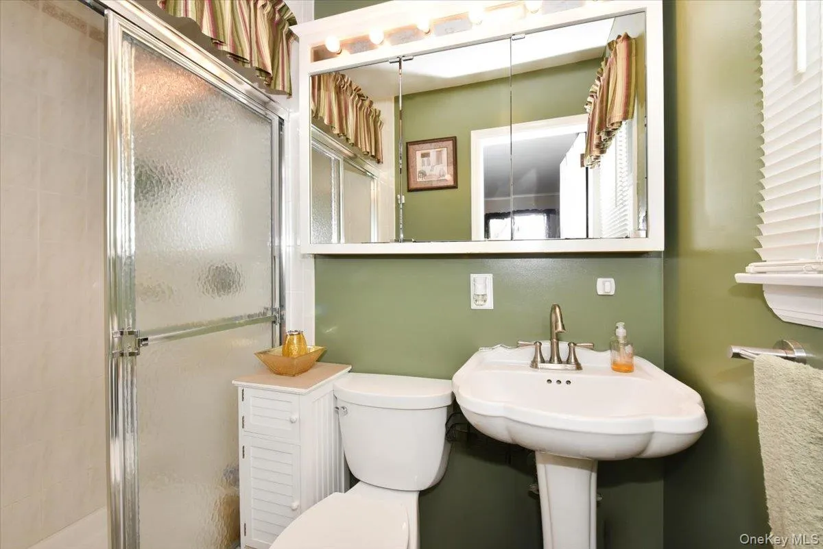 283 Gates Avenue, Babylon, NY, 3 Bedrooms Bedrooms, 7 Rooms Rooms,2 BathroomsBathrooms,Residential,For Rent,Gates,0,1048753 283 Gates Avenue, Babylon, NY, 3 Bedrooms Bedrooms, 7 Rooms Rooms,2 BathroomsBathrooms,Residential,For Rent,Gates,0,1048753