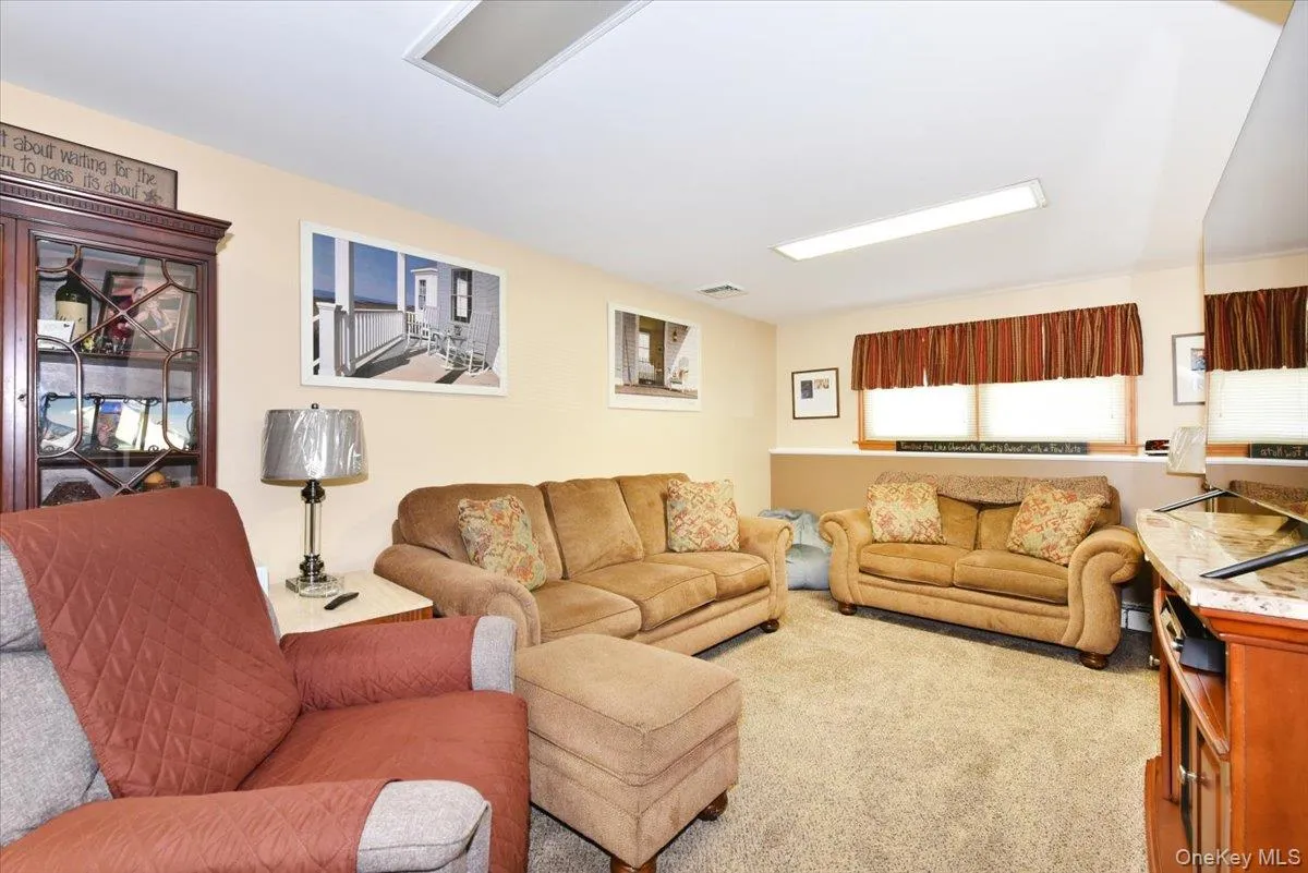 283 Gates Avenue, Babylon, NY, 3 Bedrooms Bedrooms, 7 Rooms Rooms,2 BathroomsBathrooms,Residential,For Rent,Gates,0,1048753 283 Gates Avenue, Babylon, NY, 3 Bedrooms Bedrooms, 7 Rooms Rooms,2 BathroomsBathrooms,Residential,For Rent,Gates,0,1048753