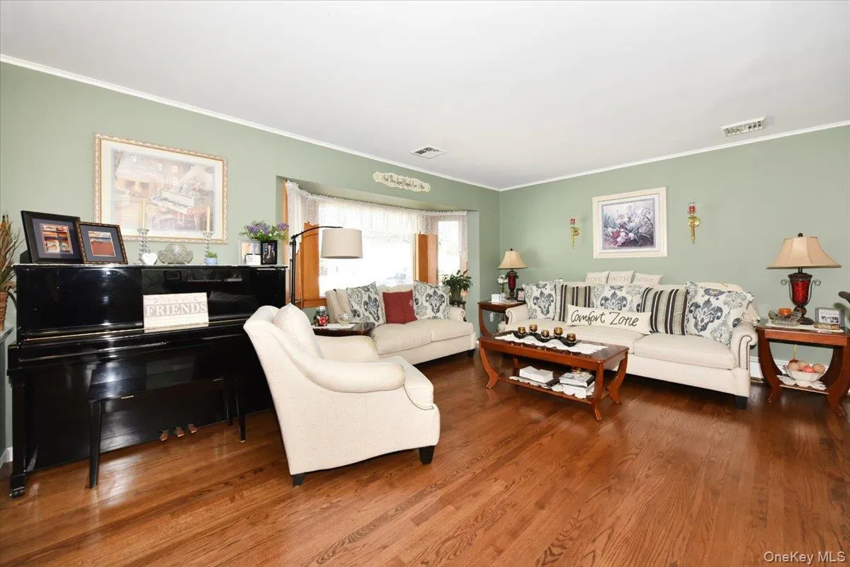 283 Gates Avenue, Babylon, NY, 3 Bedrooms Bedrooms, 7 Rooms Rooms,2 BathroomsBathrooms,Residential,For Rent,Gates,0,1048753 283 Gates Avenue, Babylon, NY, 3 Bedrooms Bedrooms, 7 Rooms Rooms,2 BathroomsBathrooms,Residential,For Rent,Gates,0,1048753