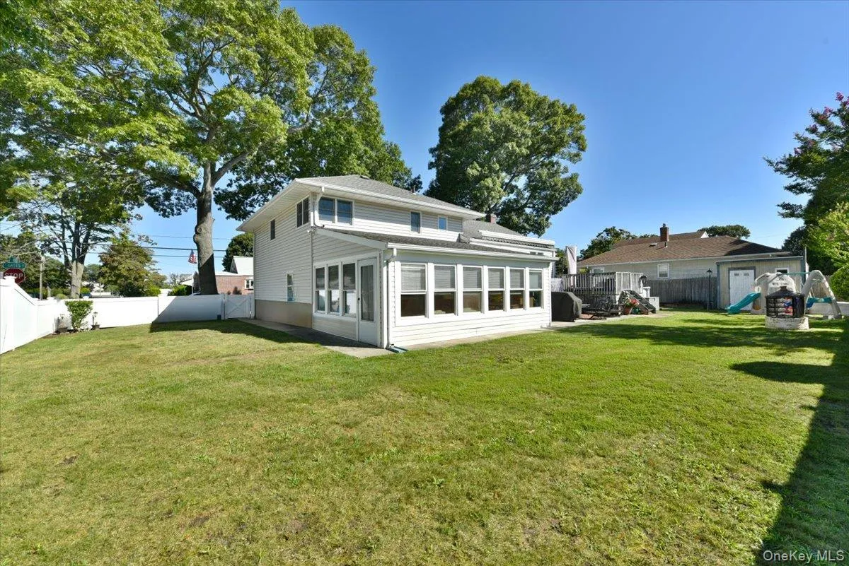 283 Gates Avenue, Babylon, NY, 3 Bedrooms Bedrooms, 7 Rooms Rooms,2 BathroomsBathrooms,Residential,For Rent,Gates,0,1048753 283 Gates Avenue, Babylon, NY, 3 Bedrooms Bedrooms, 7 Rooms Rooms,2 BathroomsBathrooms,Residential,For Rent,Gates,0,1048753