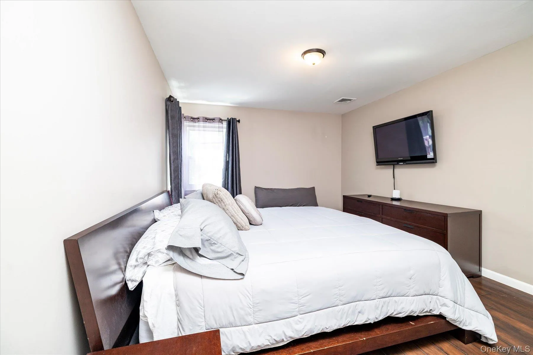 1985 Park Street, Hempstead, NY, 4 Bedrooms Bedrooms, 9 Rooms Rooms,3 BathroomsBathrooms,Residential,For Rent,Park,0,1048755 1985 Park Street, Hempstead, NY, 4 Bedrooms Bedrooms, 9 Rooms Rooms,3 BathroomsBathrooms,Residential,For Rent,Park,0,1048755