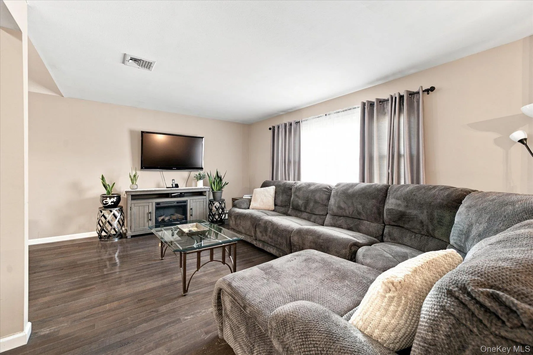 1985 Park Street, Hempstead, NY, 4 Bedrooms Bedrooms, 9 Rooms Rooms,3 BathroomsBathrooms,Residential,For Rent,Park,0,1048755 1985 Park Street, Hempstead, NY, 4 Bedrooms Bedrooms, 9 Rooms Rooms,3 BathroomsBathrooms,Residential,For Rent,Park,0,1048755