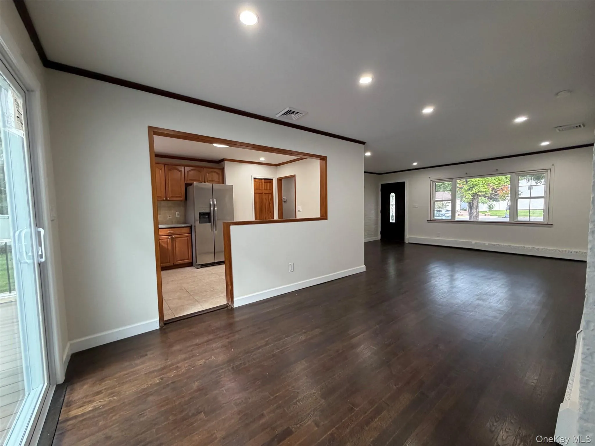 53 Longworth Avenue, Huntington, NY, 3 Bedrooms Bedrooms, 6 Rooms Rooms,1 BathroomBathrooms,Residential Lease,For Rent,Longworth,0,1048768 53 Longworth Avenue, Huntington, NY, 3 Bedrooms Bedrooms, 6 Rooms Rooms,1 BathroomBathrooms,Residential Lease,For Rent,Longworth,0,1048768