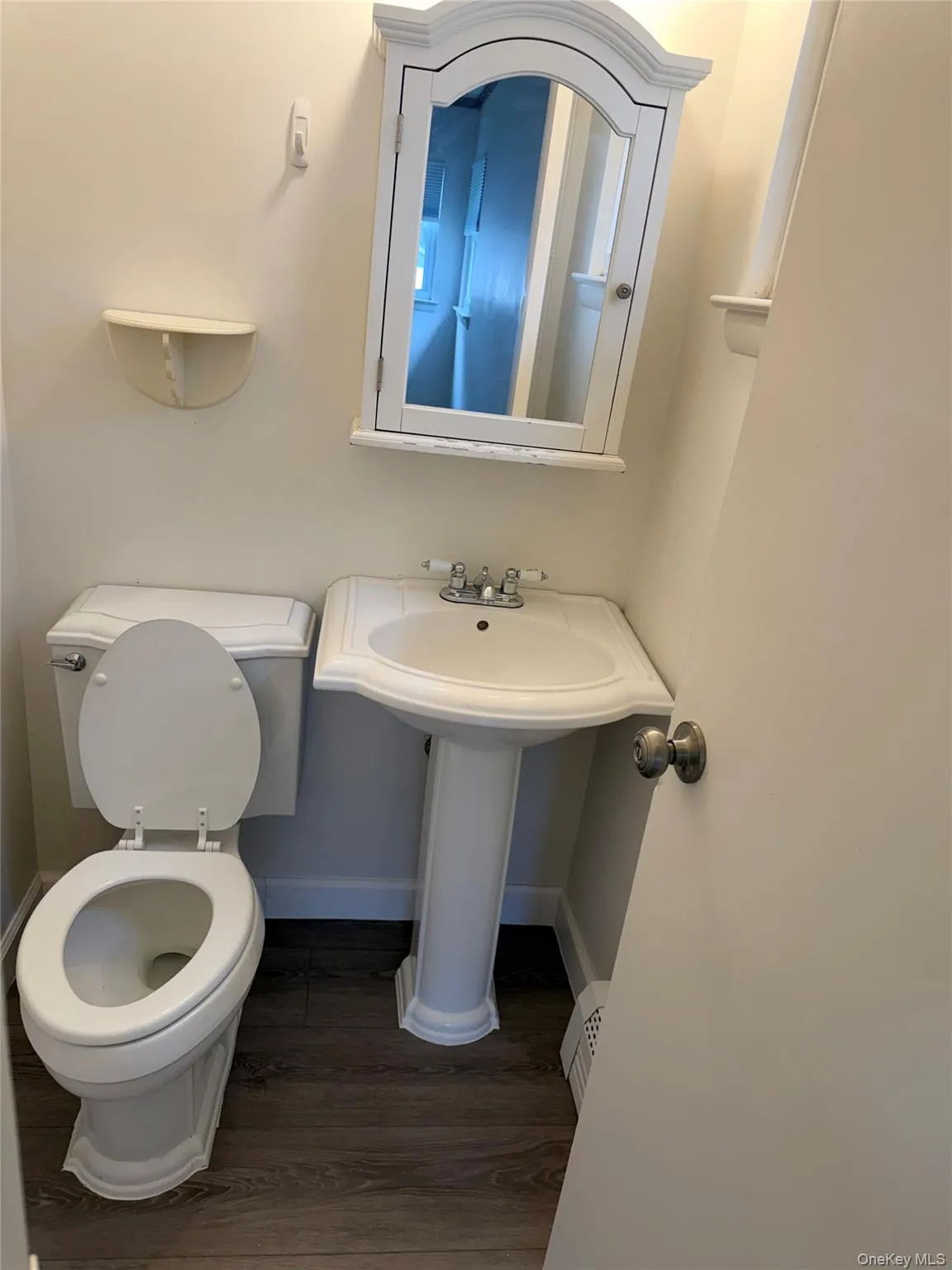 53 Longworth Avenue, Huntington, NY, 3 Bedrooms Bedrooms, 6 Rooms Rooms,1 BathroomBathrooms,Residential Lease,For Rent,Longworth,0,1048768 53 Longworth Avenue, Huntington, NY, 3 Bedrooms Bedrooms, 6 Rooms Rooms,1 BathroomBathrooms,Residential Lease,For Rent,Longworth,0,1048768