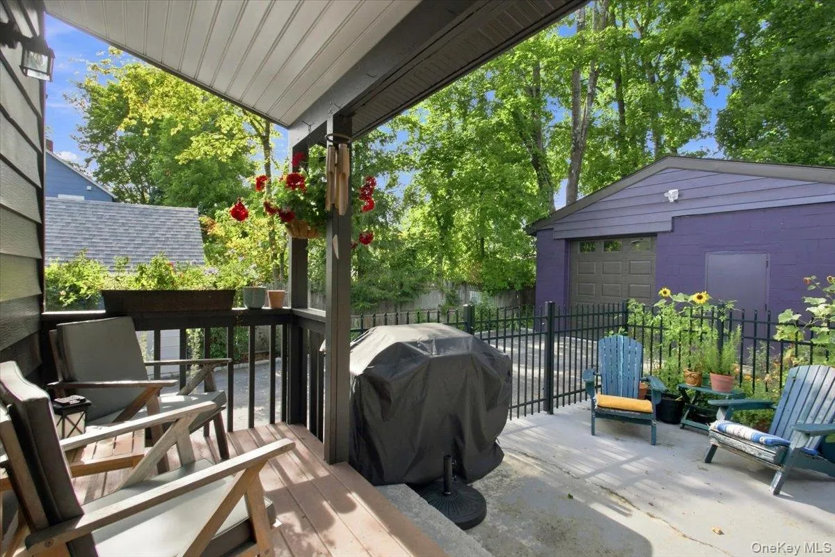 The oversized garage offers endless possibilities. There is enough space for a car and a workshop. The oversized garage offers endless possibilities. There is enough space for a car and a workshop.