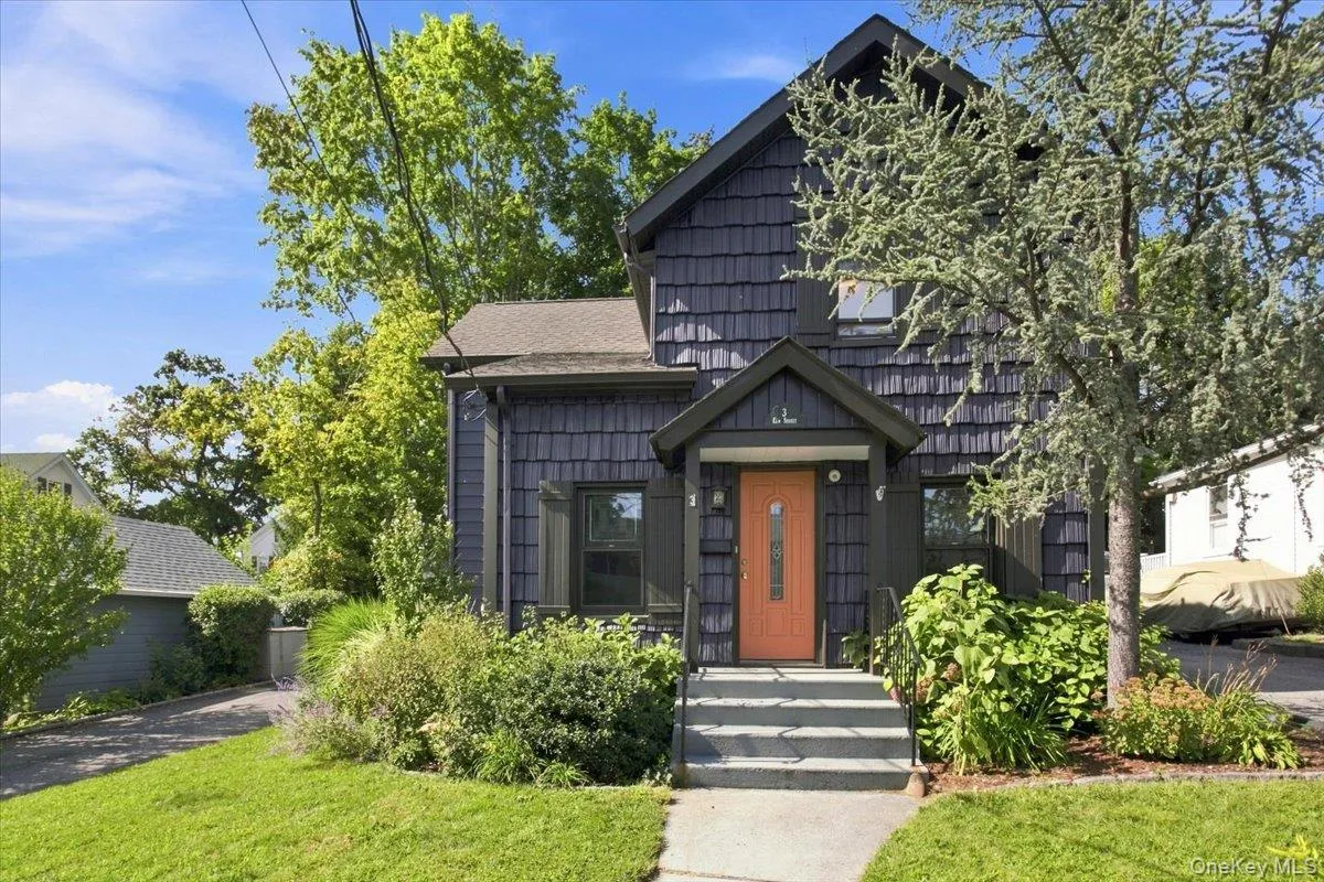 Welcome home to 3 Elm! A renovated colonial in the heart of one of Westchester County's most dynamic villages. Welcome home to 3 Elm! A renovated colonial in the heart of one of Westchester County's most dynamic villages.