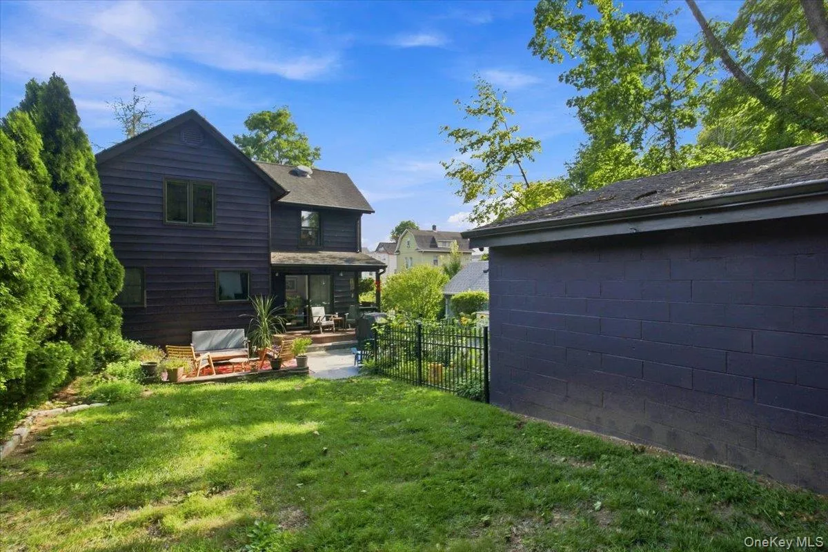 3 Elm Street, Mount Pleasant, NY, 3 Bedrooms Bedrooms, 8 Rooms Rooms,2 BathroomsBathrooms,Residential,For Rent,Elm,0,1048774 3 Elm Street, Mount Pleasant, NY, 3 Bedrooms Bedrooms, 8 Rooms Rooms,2 BathroomsBathrooms,Residential,For Rent,Elm,0,1048774