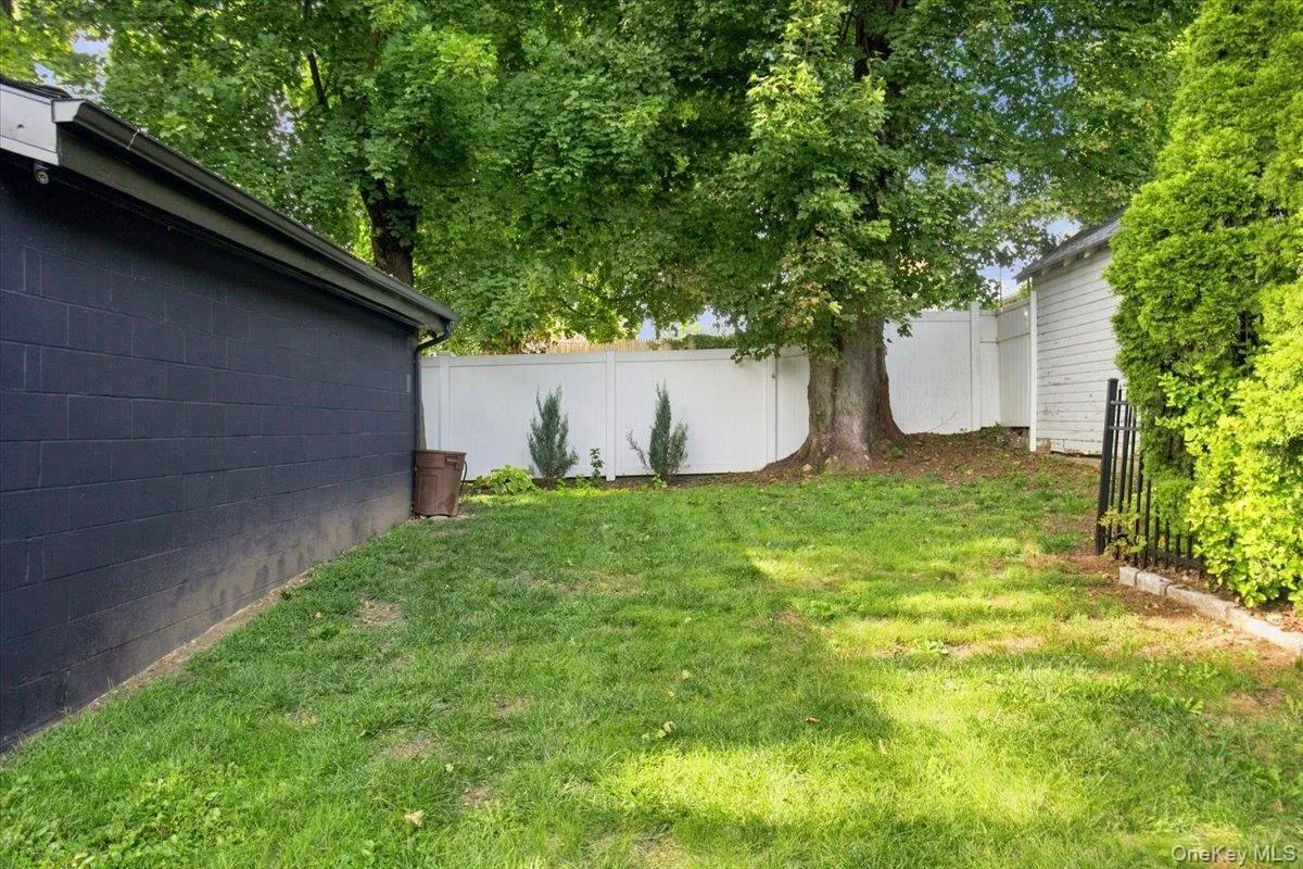 3 Elm Street, Mount Pleasant, NY, 3 Bedrooms Bedrooms, 8 Rooms Rooms,2 BathroomsBathrooms,Residential,For Rent,Elm,0,1048774 3 Elm Street, Mount Pleasant, NY, 3 Bedrooms Bedrooms, 8 Rooms Rooms,2 BathroomsBathrooms,Residential,For Rent,Elm,0,1048774