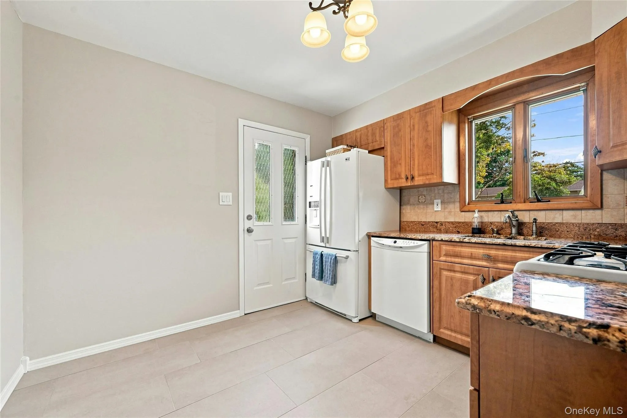 79 39th Street, Islip, NY, 3 Bedrooms Bedrooms, 7 Rooms Rooms,2 BathroomsBathrooms,Residential,For Rent,39th,0,1048776 79 39th Street, Islip, NY, 3 Bedrooms Bedrooms, 7 Rooms Rooms,2 BathroomsBathrooms,Residential,For Rent,39th,0,1048776