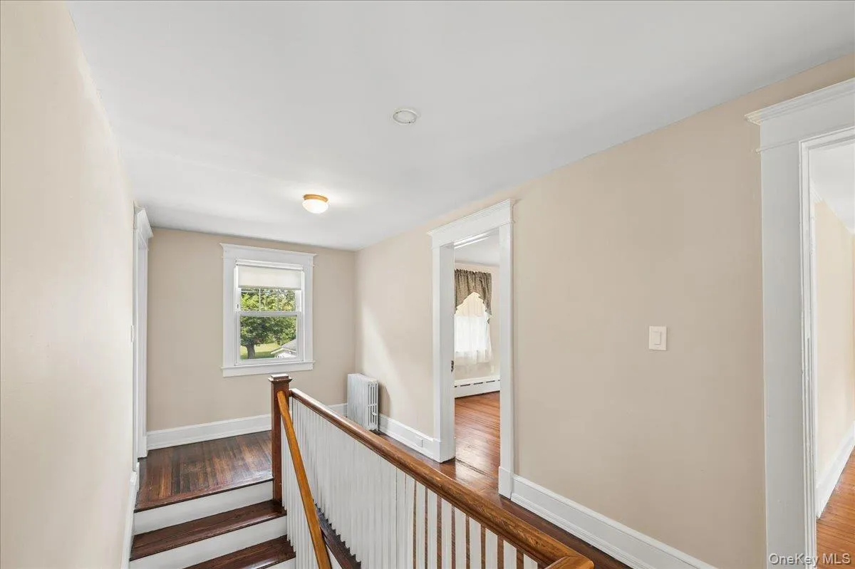 Second floor landing leading to 4 ample size bedrooms and your full bathroom. Second floor landing leading to 4 ample size bedrooms and your full bathroom.
