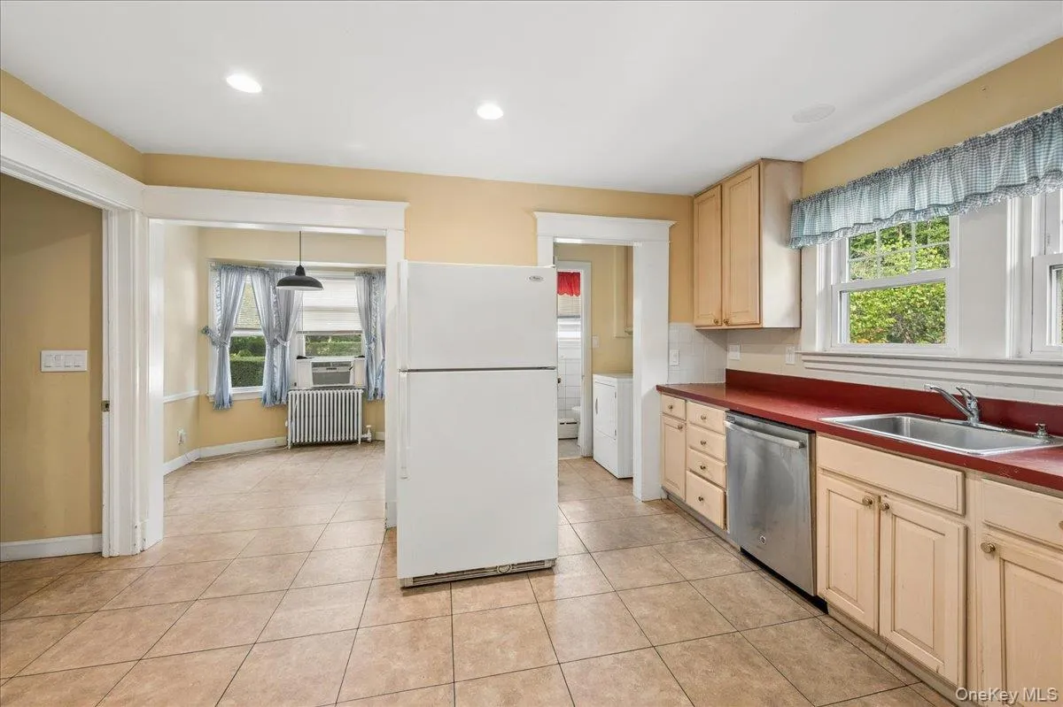 Charming breakfast nook within kitchen. Charming breakfast nook within kitchen.