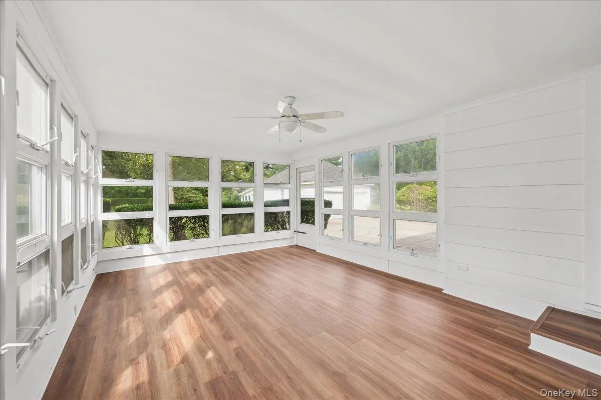 Sunroom off kitchen great for entertaining. Sunroom off kitchen great for entertaining.