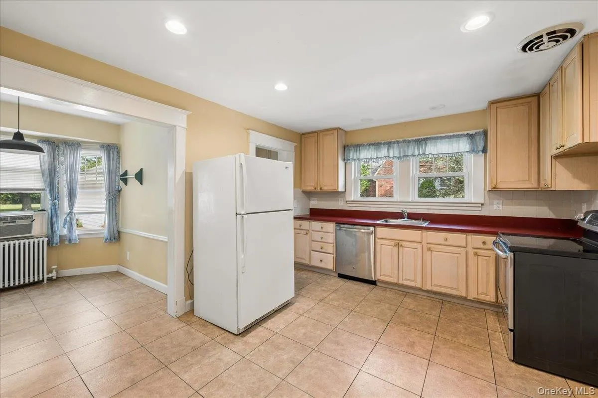 Open walk-through kitchen. Open walk-through kitchen.