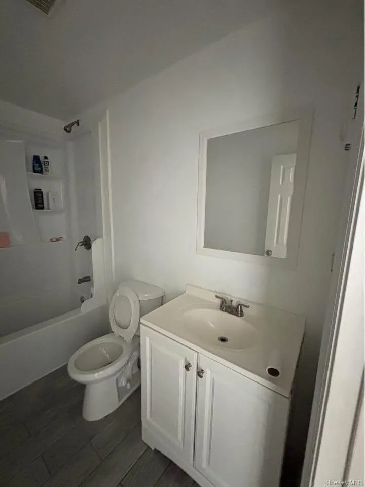 41 Amity Street, Brookhaven, NY, 1 Bedroom Bedrooms, 4 Room Rooms,1 BathroomBathrooms,Residential Lease,For Rent,Amity,0,1048784 41 Amity Street, Brookhaven, NY, 1 Bedroom Bedrooms, 4 Room Rooms,1 BathroomBathrooms,Residential Lease,For Rent,Amity,0,1048784