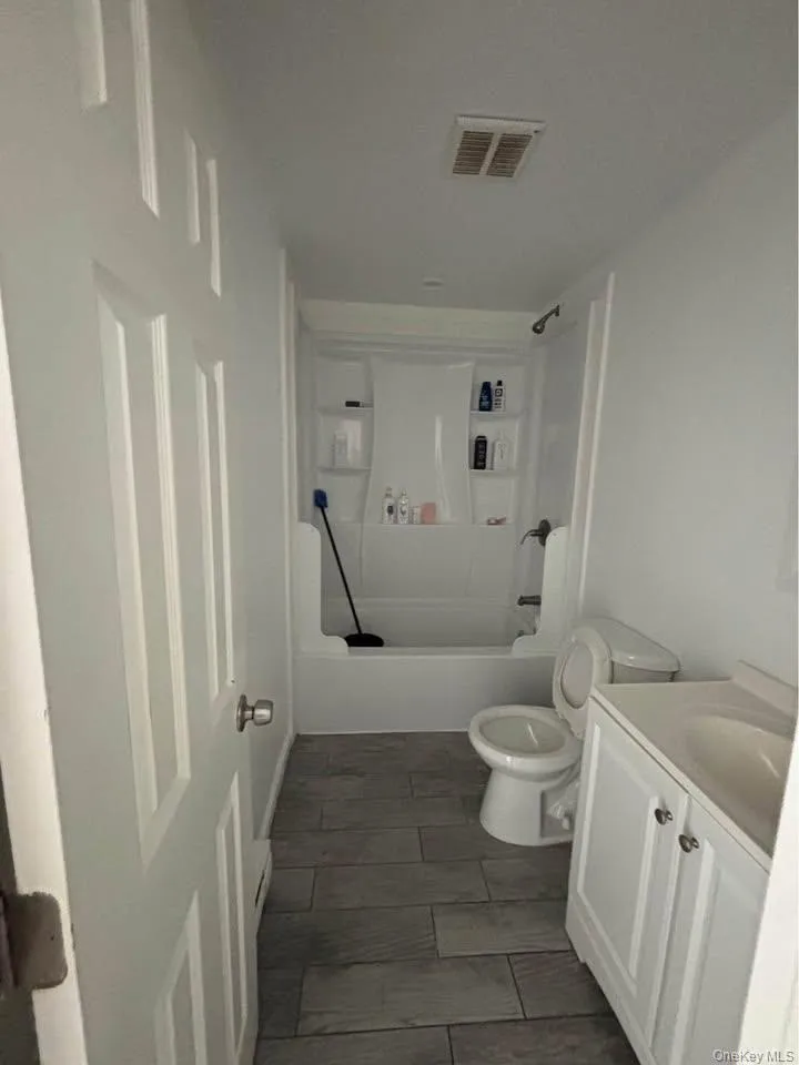 41 Amity Street, Brookhaven, NY, 1 Bedroom Bedrooms, 4 Room Rooms,1 BathroomBathrooms,Residential Lease,For Rent,Amity,0,1048784 41 Amity Street, Brookhaven, NY, 1 Bedroom Bedrooms, 4 Room Rooms,1 BathroomBathrooms,Residential Lease,For Rent,Amity,0,1048784