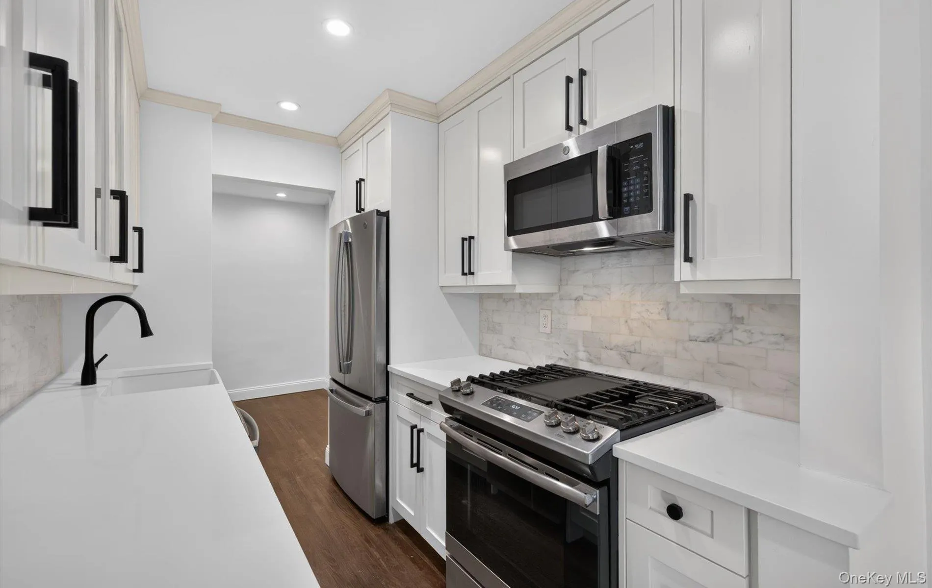 4 Birchwood Court, North Hempstead, NY, 1 Bedroom Bedrooms, 5 Rooms Rooms,1 BathroomBathrooms,Residential,For Rent,Birchwood,0,1048796 4 Birchwood Court, North Hempstead, NY, 1 Bedroom Bedrooms, 5 Rooms Rooms,1 BathroomBathrooms,Residential,For Rent,Birchwood,0,1048796