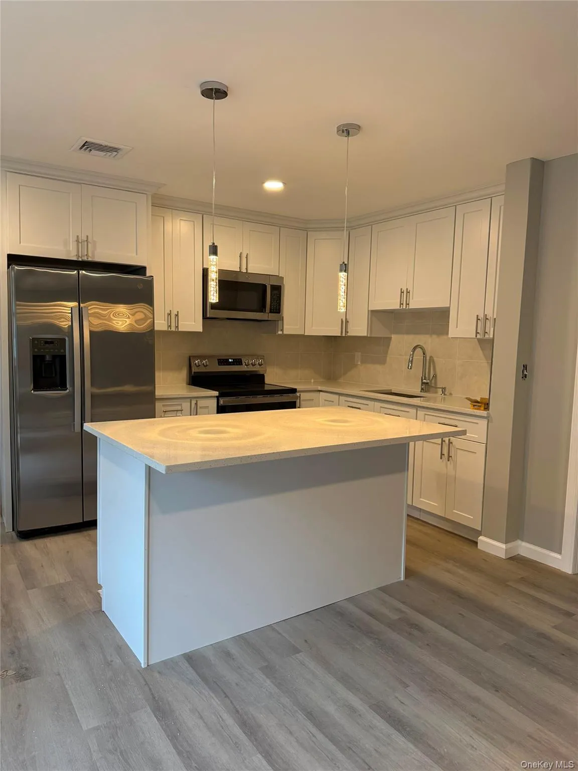 21 Astoria Road, Brookhaven, NY, 3 Bedrooms Bedrooms, 5 Rooms Rooms,1 BathroomBathrooms,Residential,For Rent,Astoria,0,1048803 21 Astoria Road, Brookhaven, NY, 3 Bedrooms Bedrooms, 5 Rooms Rooms,1 BathroomBathrooms,Residential,For Rent,Astoria,0,1048803