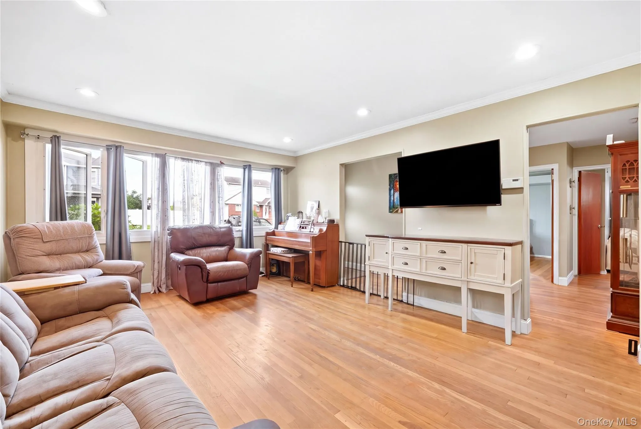 222 Jerusalem Avenue, Oyster Bay, NY, 4 Bedrooms Bedrooms, 9 Rooms Rooms,1 BathroomBathrooms,Residential,For Rent,Jerusalem,0,1048809 222 Jerusalem Avenue, Oyster Bay, NY, 4 Bedrooms Bedrooms, 9 Rooms Rooms,1 BathroomBathrooms,Residential,For Rent,Jerusalem,0,1048809
