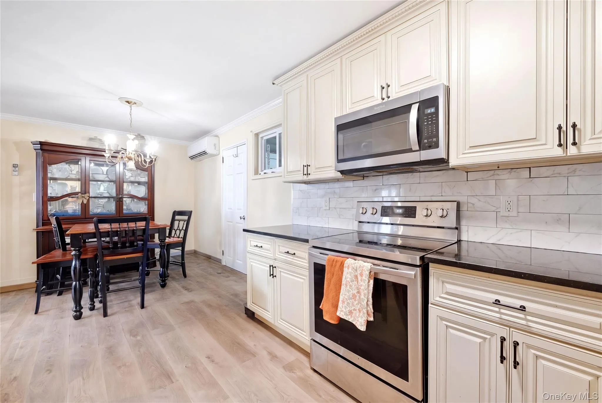 222 Jerusalem Avenue, Oyster Bay, NY, 4 Bedrooms Bedrooms, 9 Rooms Rooms,1 BathroomBathrooms,Residential,For Rent,Jerusalem,0,1048809 222 Jerusalem Avenue, Oyster Bay, NY, 4 Bedrooms Bedrooms, 9 Rooms Rooms,1 BathroomBathrooms,Residential,For Rent,Jerusalem,0,1048809
