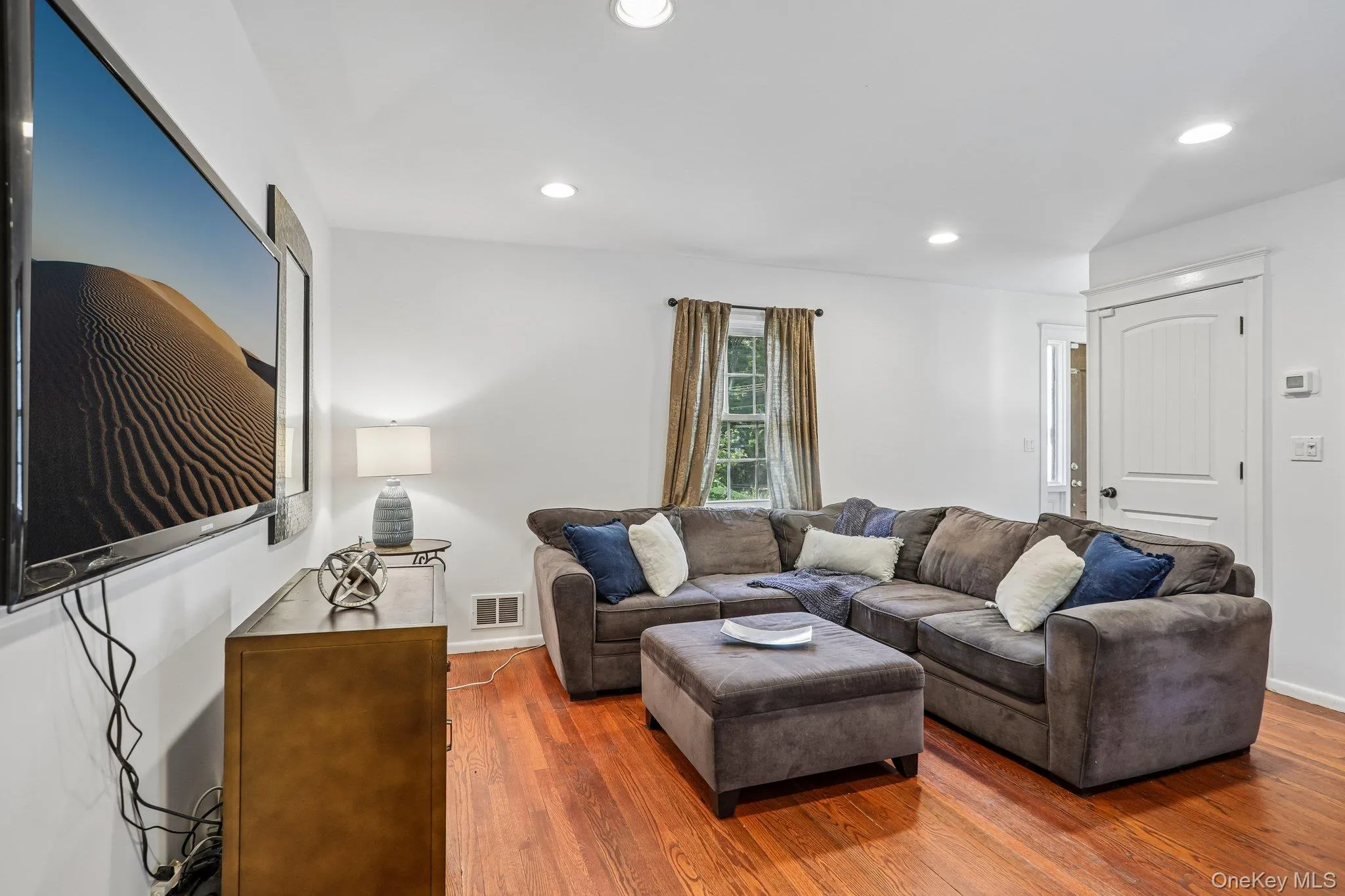 1 Brentwood Drive, Mount Pleasant, NY, 3 Bedrooms Bedrooms, 5 Rooms Rooms,1 BathroomBathrooms,Residential,For Rent,Brentwood,0,1048822 1 Brentwood Drive, Mount Pleasant, NY, 3 Bedrooms Bedrooms, 5 Rooms Rooms,1 BathroomBathrooms,Residential,For Rent,Brentwood,0,1048822