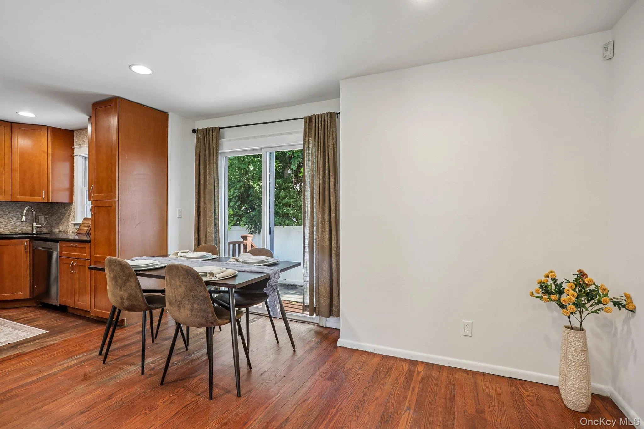 1 Brentwood Drive, Mount Pleasant, NY, 3 Bedrooms Bedrooms, 5 Rooms Rooms,1 BathroomBathrooms,Residential,For Rent,Brentwood,0,1048822 1 Brentwood Drive, Mount Pleasant, NY, 3 Bedrooms Bedrooms, 5 Rooms Rooms,1 BathroomBathrooms,Residential,For Rent,Brentwood,0,1048822