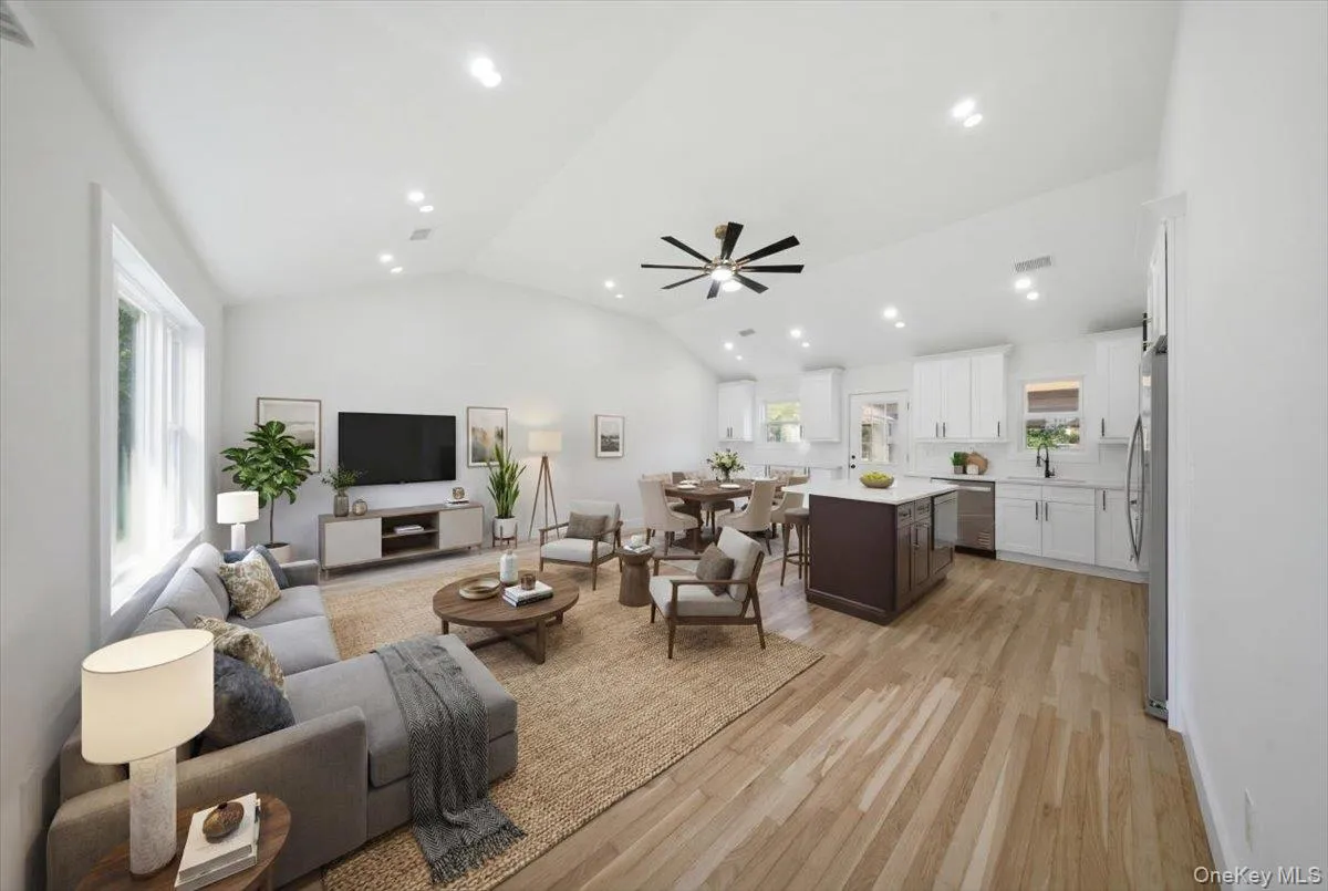 Virtual Staged Living/Dining/Kitchen Virtual Staged Living/Dining/Kitchen