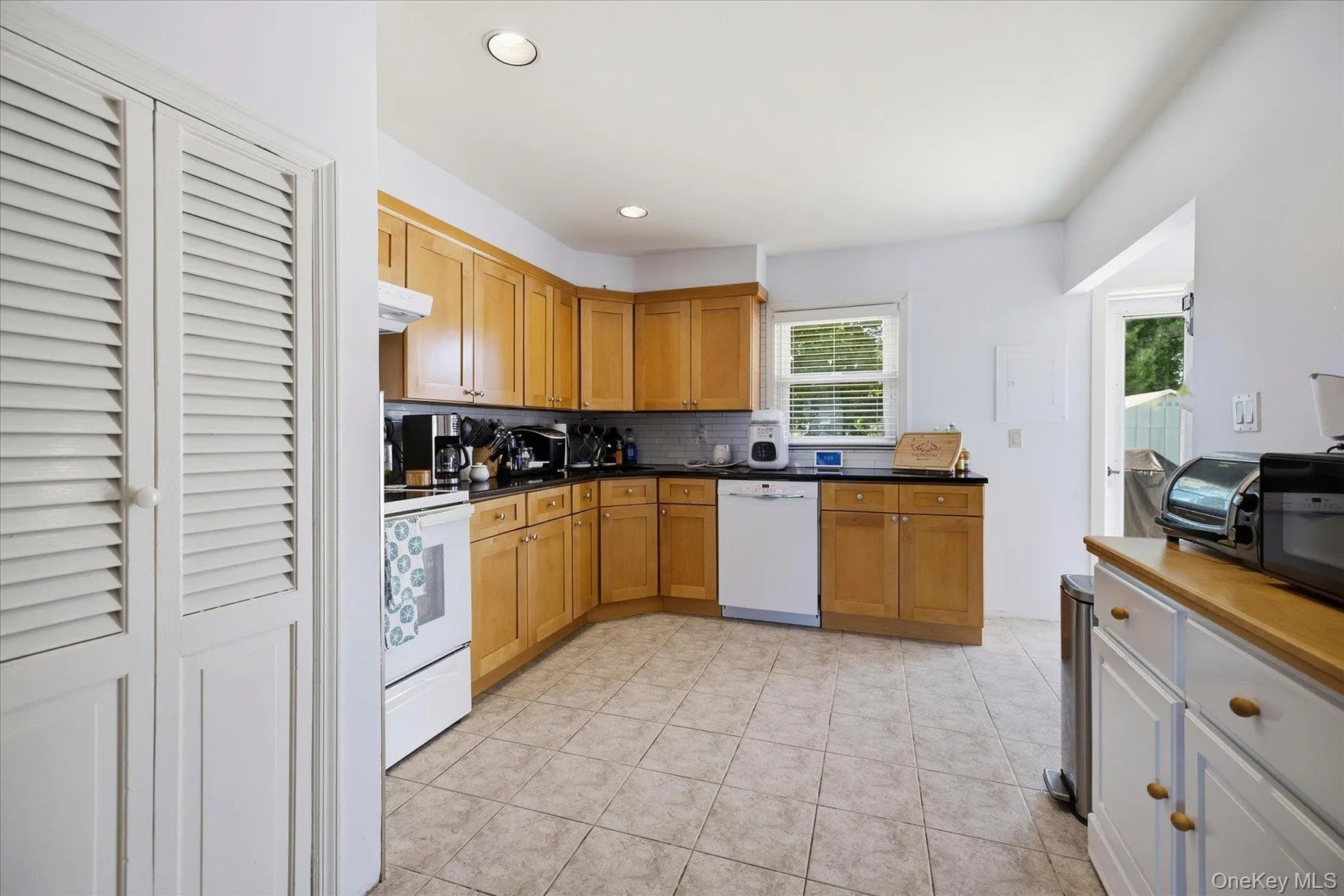 129 Arlyn Drive, Oyster Bay, NY, 5 Bedrooms Bedrooms, 9 Rooms Rooms,2 BathroomsBathrooms,Residential,For Rent,Arlyn,0,1048828 129 Arlyn Drive, Oyster Bay, NY, 5 Bedrooms Bedrooms, 9 Rooms Rooms,2 BathroomsBathrooms,Residential,For Rent,Arlyn,0,1048828