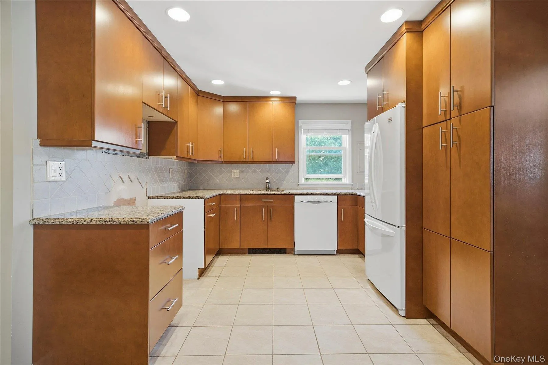 129 Arlyn Drive, Oyster Bay, NY, 5 Bedrooms Bedrooms, 9 Rooms Rooms,2 BathroomsBathrooms,Residential,For Rent,Arlyn,0,1048828 129 Arlyn Drive, Oyster Bay, NY, 5 Bedrooms Bedrooms, 9 Rooms Rooms,2 BathroomsBathrooms,Residential,For Rent,Arlyn,0,1048828