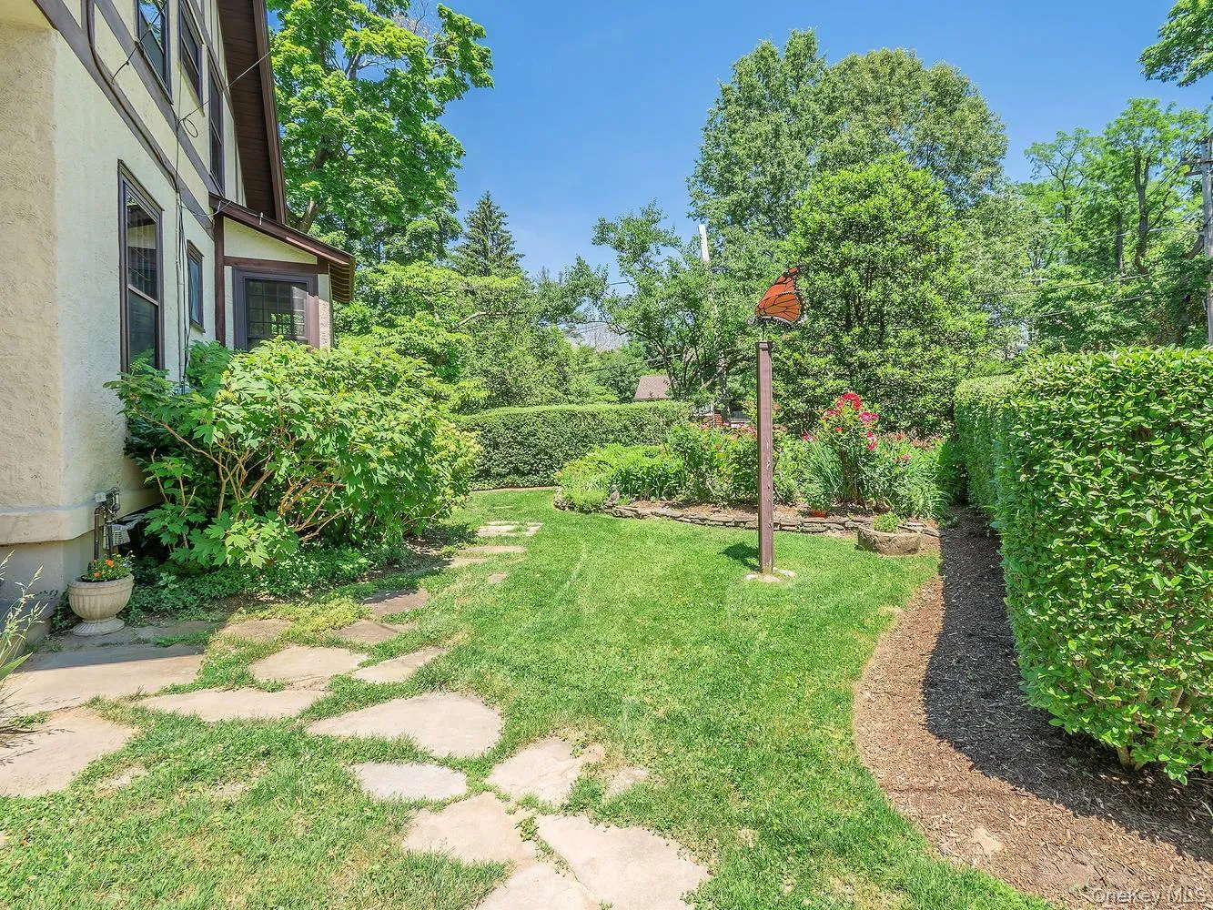 Side path Side path