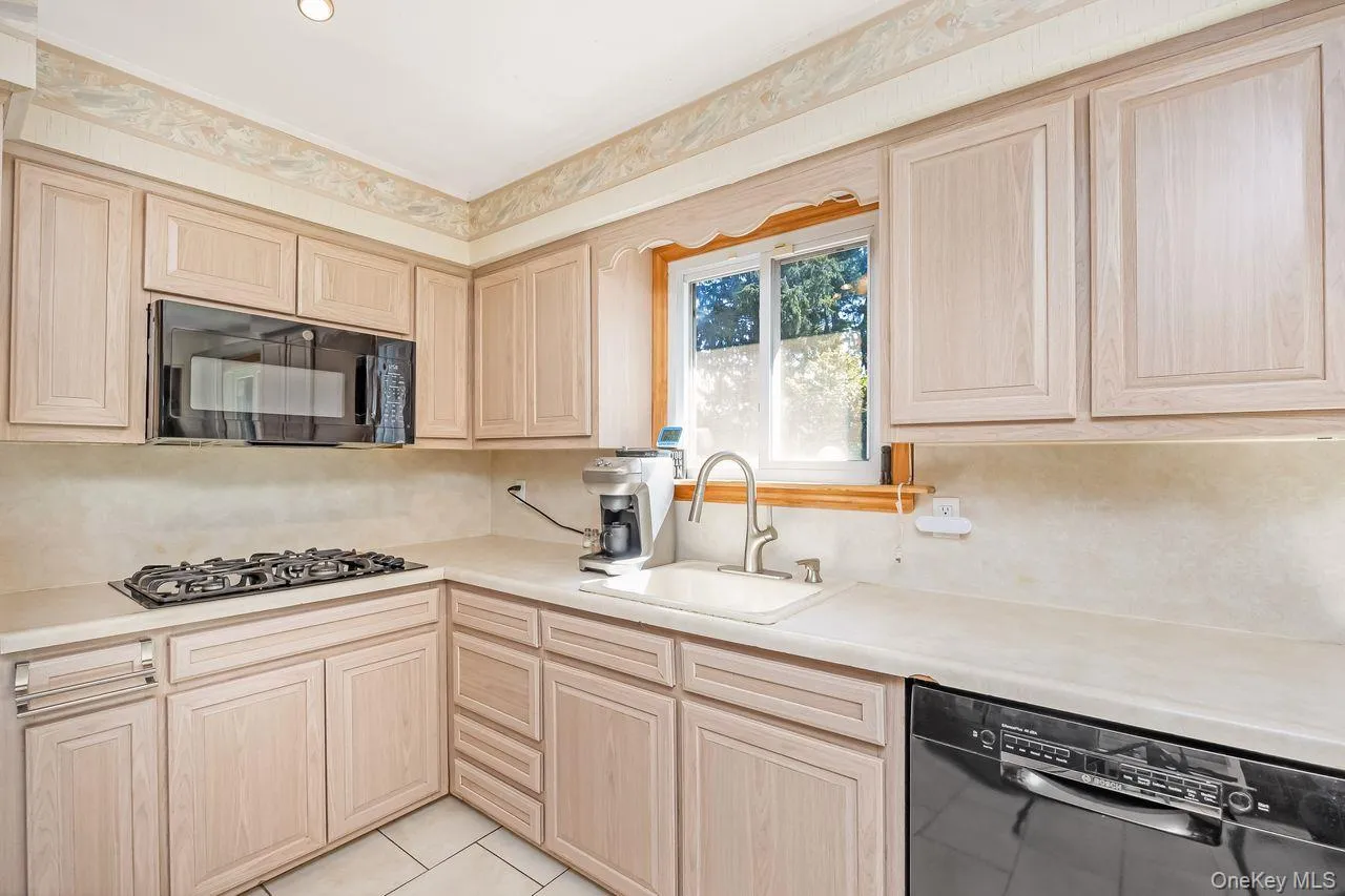 16 Wendy Lane, Huntington, NY, 5 Bedrooms Bedrooms, 9 Rooms Rooms,3 BathroomsBathrooms,Residential,For Rent,Wendy,0,1048838 16 Wendy Lane, Huntington, NY, 5 Bedrooms Bedrooms, 9 Rooms Rooms,3 BathroomsBathrooms,Residential,For Rent,Wendy,0,1048838