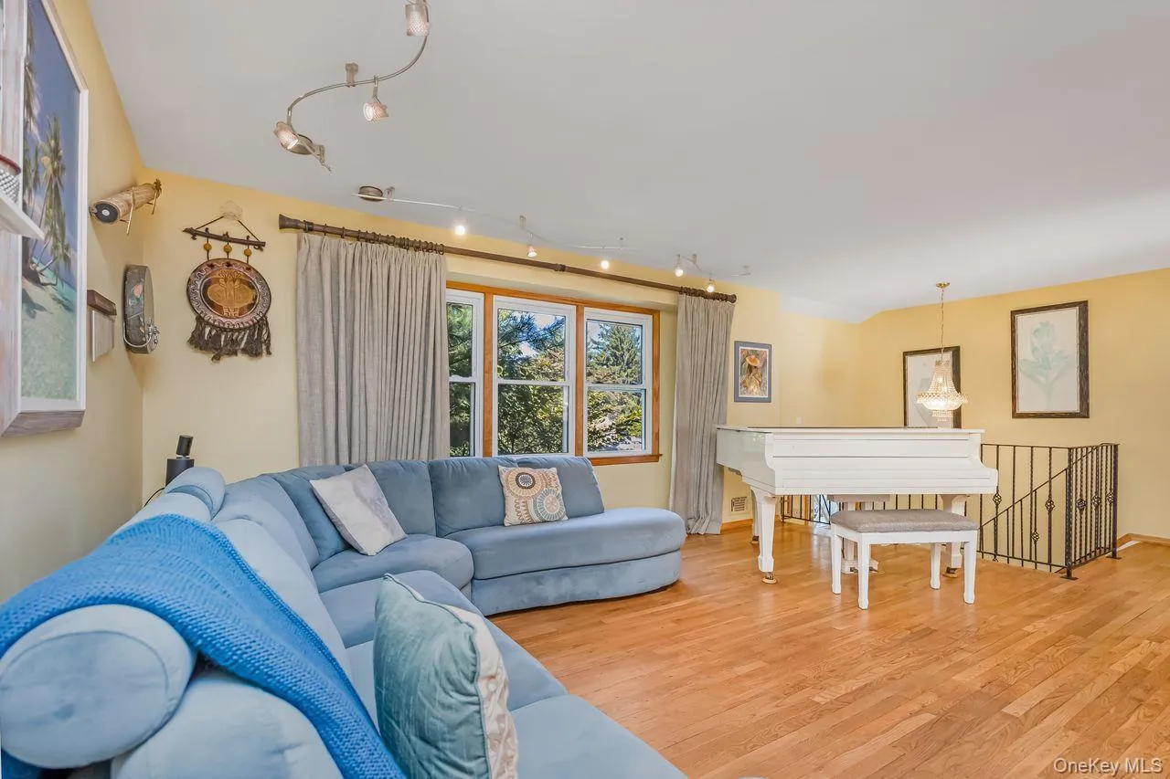 16 Wendy Lane, Huntington, NY, 5 Bedrooms Bedrooms, 9 Rooms Rooms,3 BathroomsBathrooms,Residential,For Rent,Wendy,0,1048838 16 Wendy Lane, Huntington, NY, 5 Bedrooms Bedrooms, 9 Rooms Rooms,3 BathroomsBathrooms,Residential,For Rent,Wendy,0,1048838