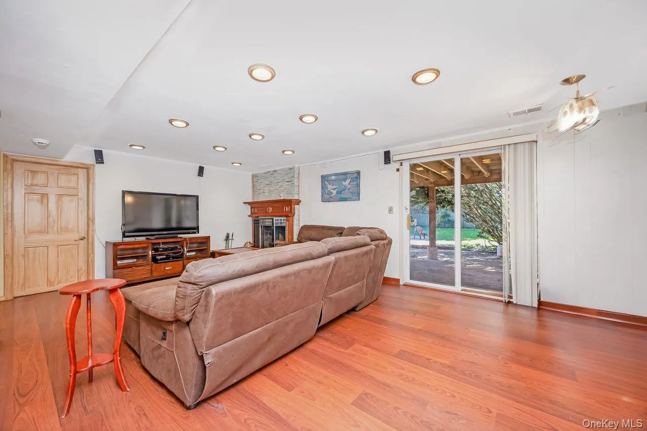 16 Wendy Lane, Huntington, NY, 5 Bedrooms Bedrooms, 9 Rooms Rooms,3 BathroomsBathrooms,Residential,For Rent,Wendy,0,1048838 16 Wendy Lane, Huntington, NY, 5 Bedrooms Bedrooms, 9 Rooms Rooms,3 BathroomsBathrooms,Residential,For Rent,Wendy,0,1048838