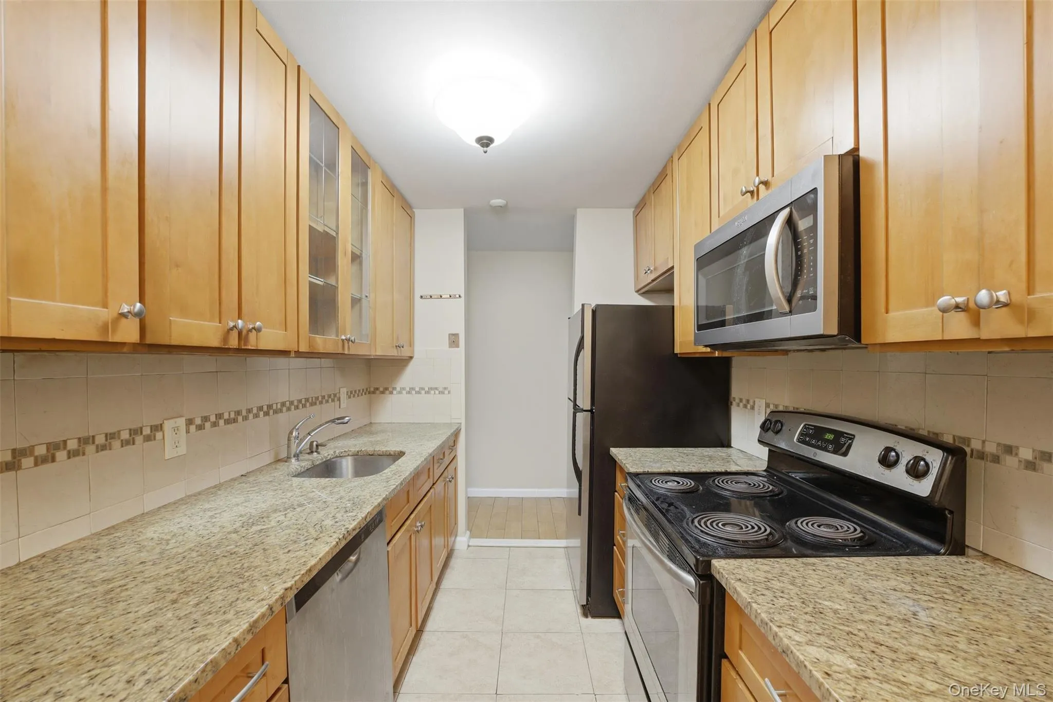 Eat in kitchen with plenty of cabinet space Eat in kitchen with plenty of cabinet space