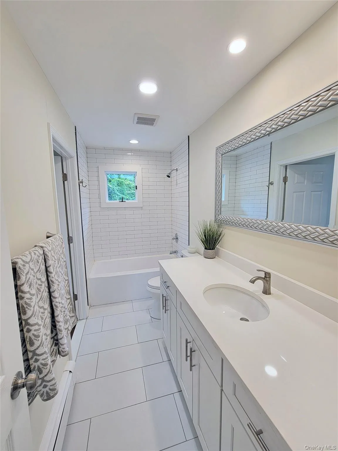 22 Brian Drive, Islip, NY, 5 Bedrooms Bedrooms, 10 Rooms Rooms,2 BathroomsBathrooms,Residential,For Rent,Brian,0,1048847 22 Brian Drive, Islip, NY, 5 Bedrooms Bedrooms, 10 Rooms Rooms,2 BathroomsBathrooms,Residential,For Rent,Brian,0,1048847