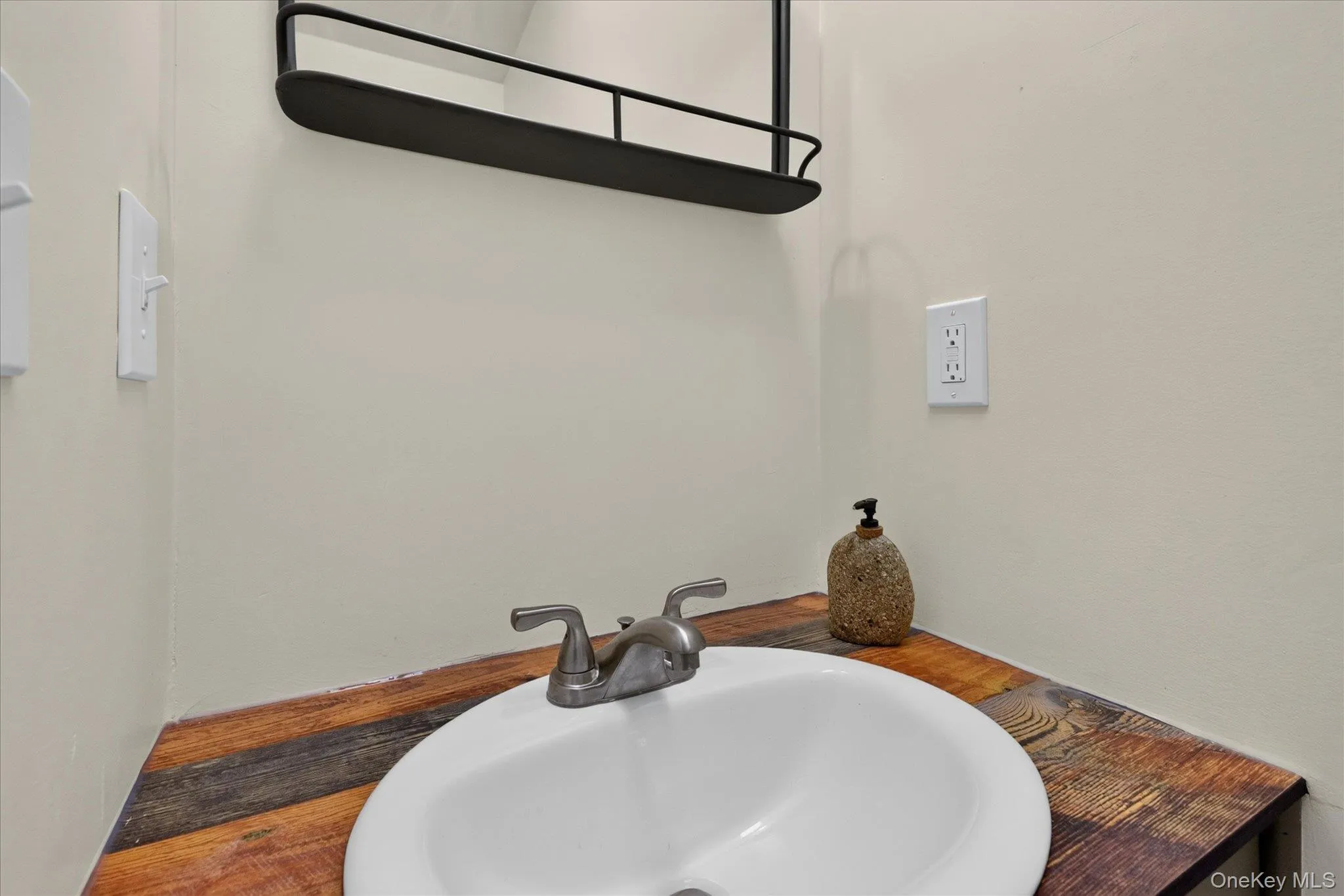 7 Henry Street, Beacon, NY, 2 Rooms Rooms,1 BathroomBathrooms,Residential Lease,For Rent,Henry,0,1048849 7 Henry Street, Beacon, NY, 2 Rooms Rooms,1 BathroomBathrooms,Residential Lease,For Rent,Henry,0,1048849