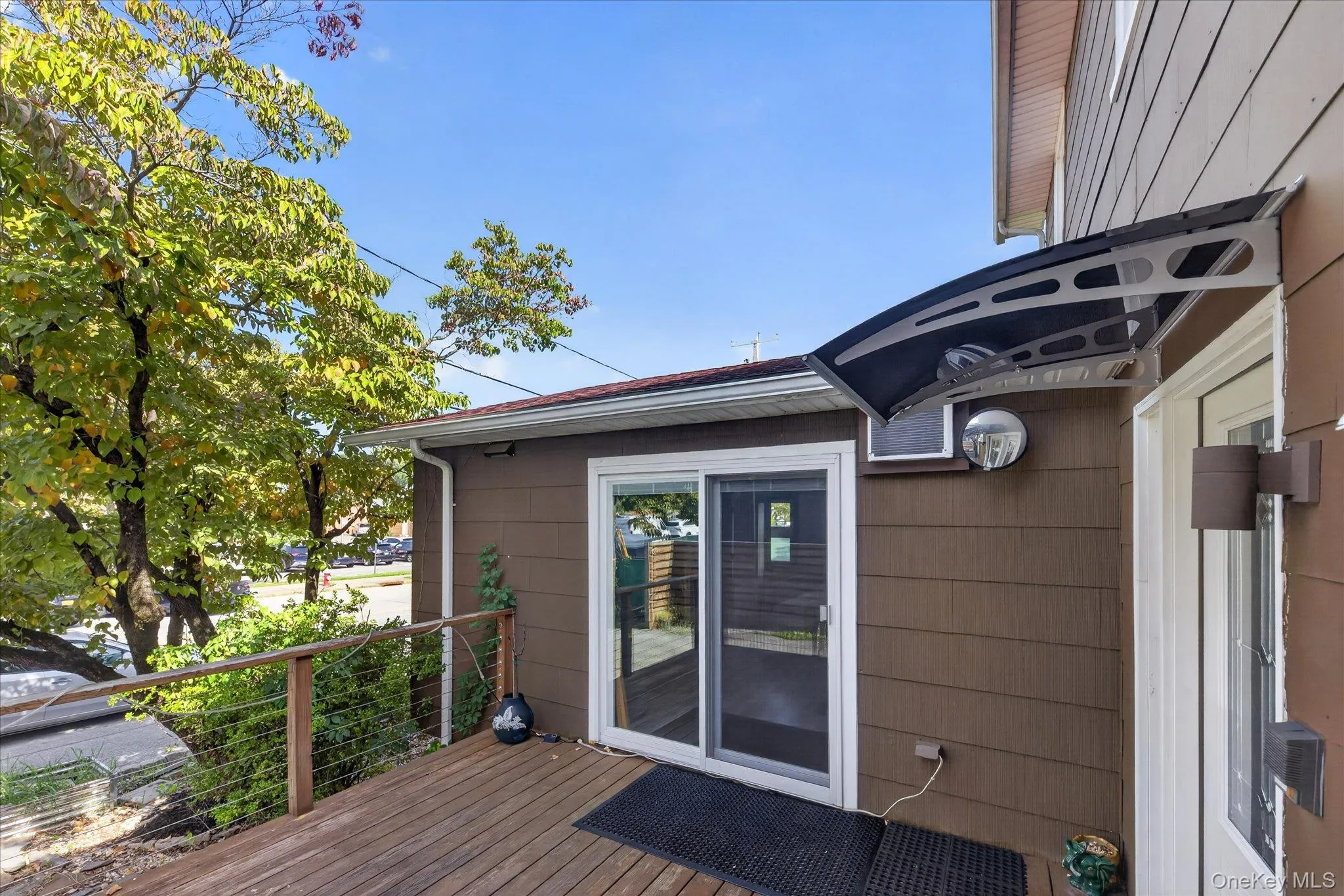 Entry to the studio is through a sliding door. Entry to the studio is through a sliding door.
