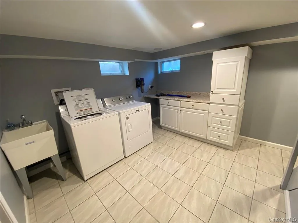 17 Harriman Avenue, Ramapo, NY, 2 Bedrooms Bedrooms, 6 Rooms Rooms,1 BathroomBathrooms,Residential Lease,For Rent,Harriman,0,1048855 17 Harriman Avenue, Ramapo, NY, 2 Bedrooms Bedrooms, 6 Rooms Rooms,1 BathroomBathrooms,Residential Lease,For Rent,Harriman,0,1048855