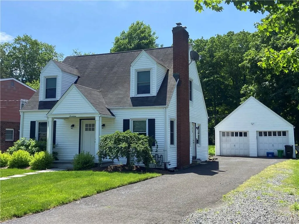 17 Harriman Avenue, Ramapo, NY, 2 Bedrooms Bedrooms, 6 Rooms Rooms,1 BathroomBathrooms,Residential Lease,For Rent,Harriman,0,1048855 17 Harriman Avenue, Ramapo, NY, 2 Bedrooms Bedrooms, 6 Rooms Rooms,1 BathroomBathrooms,Residential Lease,For Rent,Harriman,0,1048855