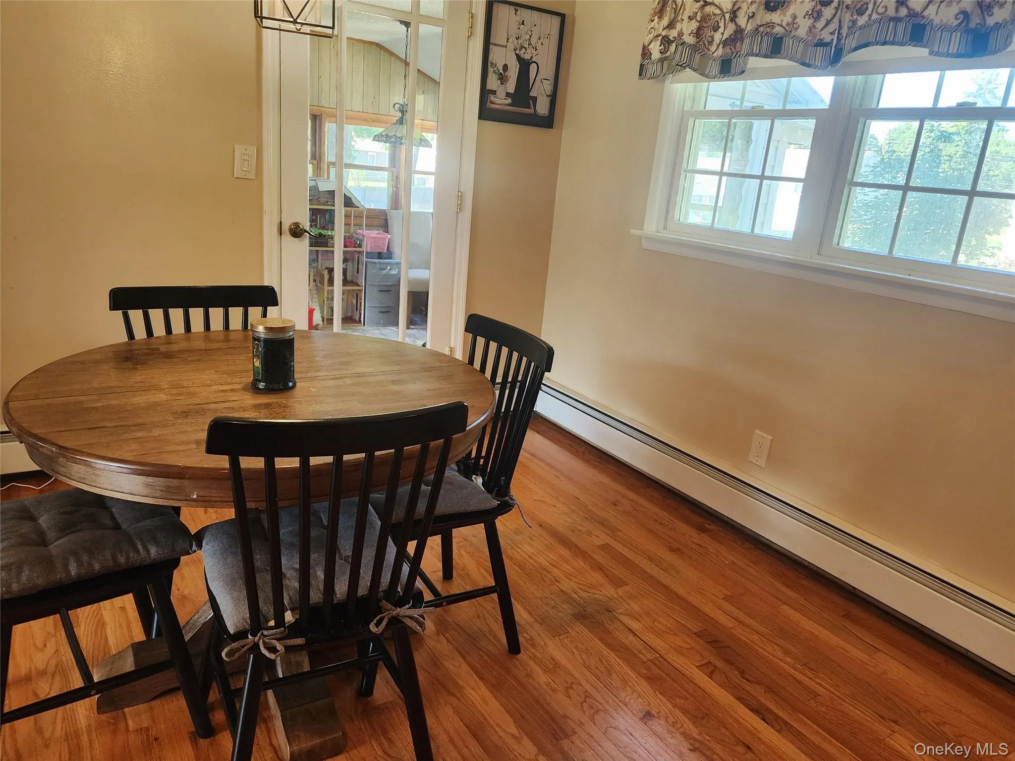 Dining area between the Living Room and the Kitchen Dining area between the Living Room and the Kitchen