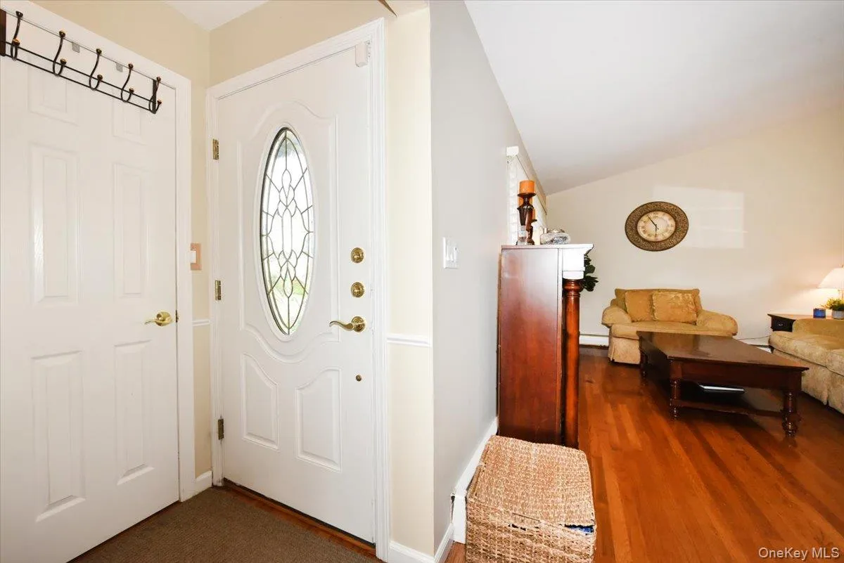 216 Linden Street, Oyster Bay, NY, 3 Bedrooms Bedrooms, 6 Rooms Rooms,2 BathroomsBathrooms,Residential,For Rent,Linden,0,1048870 216 Linden Street, Oyster Bay, NY, 3 Bedrooms Bedrooms, 6 Rooms Rooms,2 BathroomsBathrooms,Residential,For Rent,Linden,0,1048870