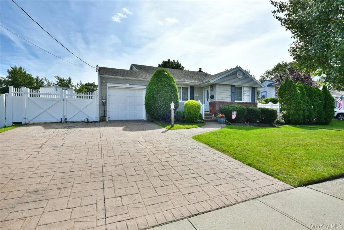 216 Linden Street, Oyster Bay, NY, 3 Bedrooms Bedrooms, 6 Rooms Rooms,2 BathroomsBathrooms,Residential,For Rent,Linden,0,1048870 216 Linden Street, Oyster Bay, NY, 3 Bedrooms Bedrooms, 6 Rooms Rooms,2 BathroomsBathrooms,Residential,For Rent,Linden,0,1048870
