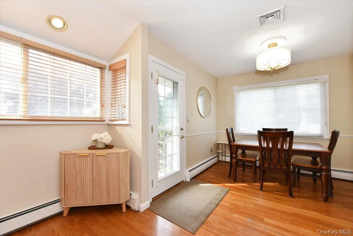 216 Linden Street, Oyster Bay, NY, 3 Bedrooms Bedrooms, 6 Rooms Rooms,2 BathroomsBathrooms,Residential,For Rent,Linden,0,1048870 216 Linden Street, Oyster Bay, NY, 3 Bedrooms Bedrooms, 6 Rooms Rooms,2 BathroomsBathrooms,Residential,For Rent,Linden,0,1048870