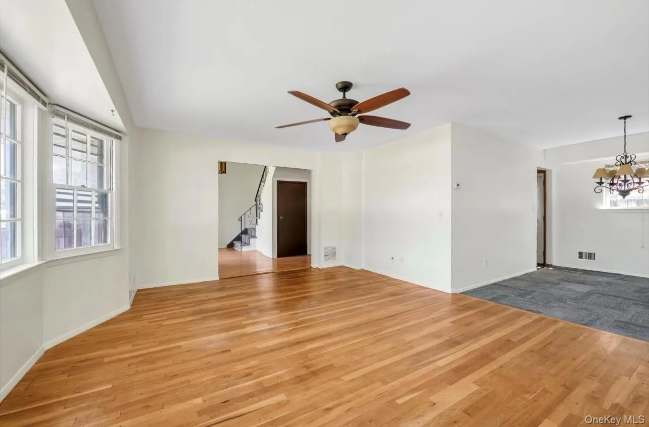 136 Broadway, Huntington, NY, 3 Bedrooms Bedrooms, 6 Rooms Rooms,1 BathroomBathrooms,Residential,For Rent,Broadway,0,1048885 136 Broadway, Huntington, NY, 3 Bedrooms Bedrooms, 6 Rooms Rooms,1 BathroomBathrooms,Residential,For Rent,Broadway,0,1048885