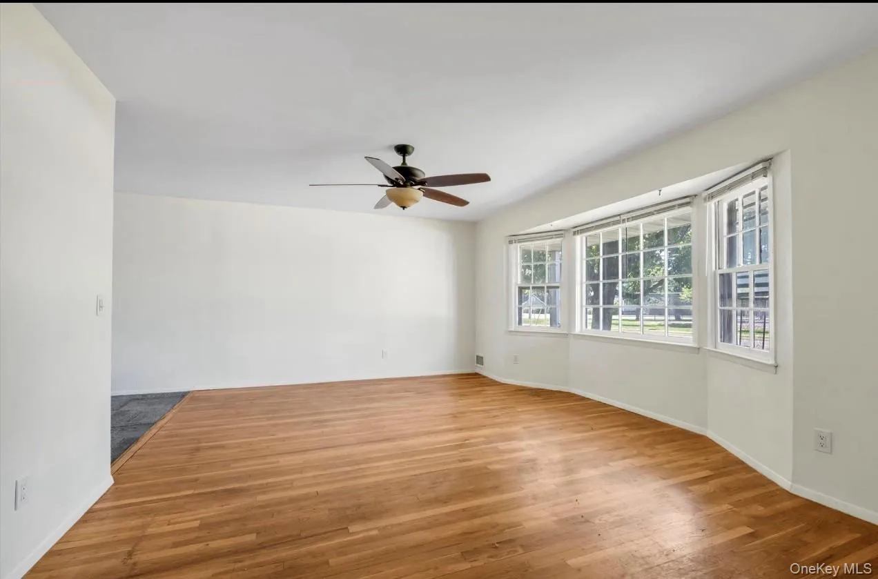 136 Broadway, Huntington, NY, 3 Bedrooms Bedrooms, 6 Rooms Rooms,1 BathroomBathrooms,Residential,For Rent,Broadway,0,1048885 136 Broadway, Huntington, NY, 3 Bedrooms Bedrooms, 6 Rooms Rooms,1 BathroomBathrooms,Residential,For Rent,Broadway,0,1048885