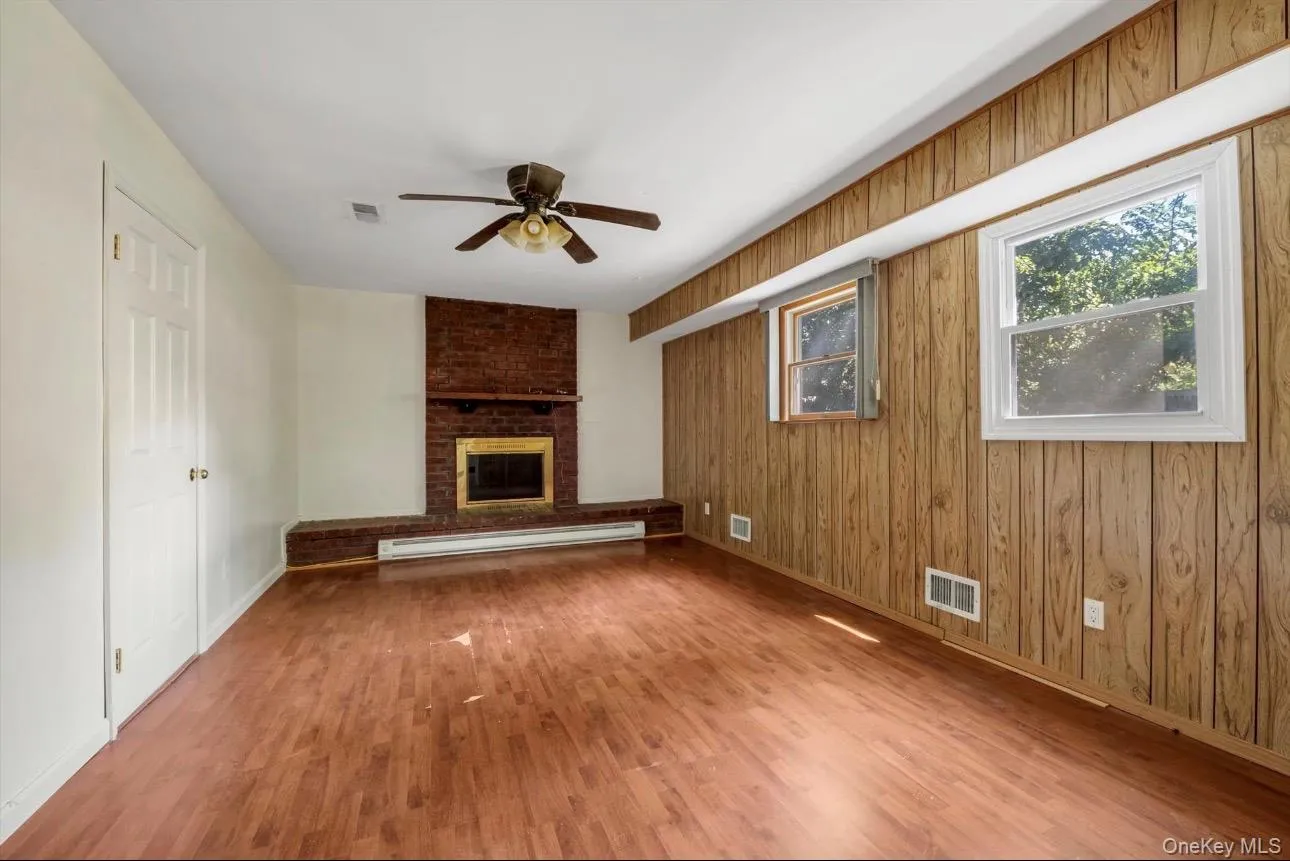 136 Broadway, Huntington, NY, 3 Bedrooms Bedrooms, 6 Rooms Rooms,1 BathroomBathrooms,Residential,For Rent,Broadway,0,1048885 136 Broadway, Huntington, NY, 3 Bedrooms Bedrooms, 6 Rooms Rooms,1 BathroomBathrooms,Residential,For Rent,Broadway,0,1048885