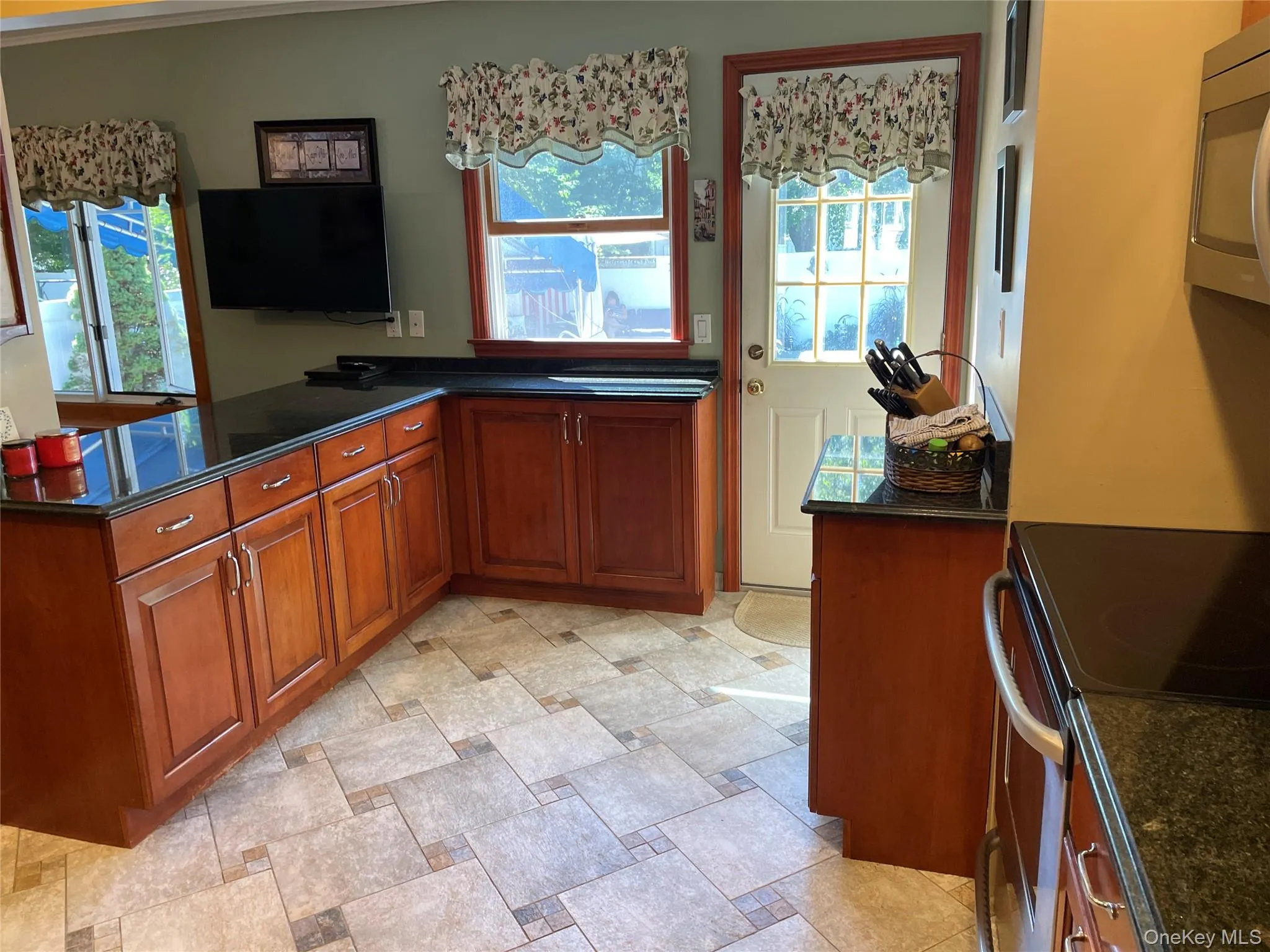 361 Clinton Avenue, Babylon, NY, 4 Bedrooms Bedrooms, 8 Rooms Rooms,1 BathroomBathrooms,Residential,For Rent,Clinton,0,1048896 361 Clinton Avenue, Babylon, NY, 4 Bedrooms Bedrooms, 8 Rooms Rooms,1 BathroomBathrooms,Residential,For Rent,Clinton,0,1048896